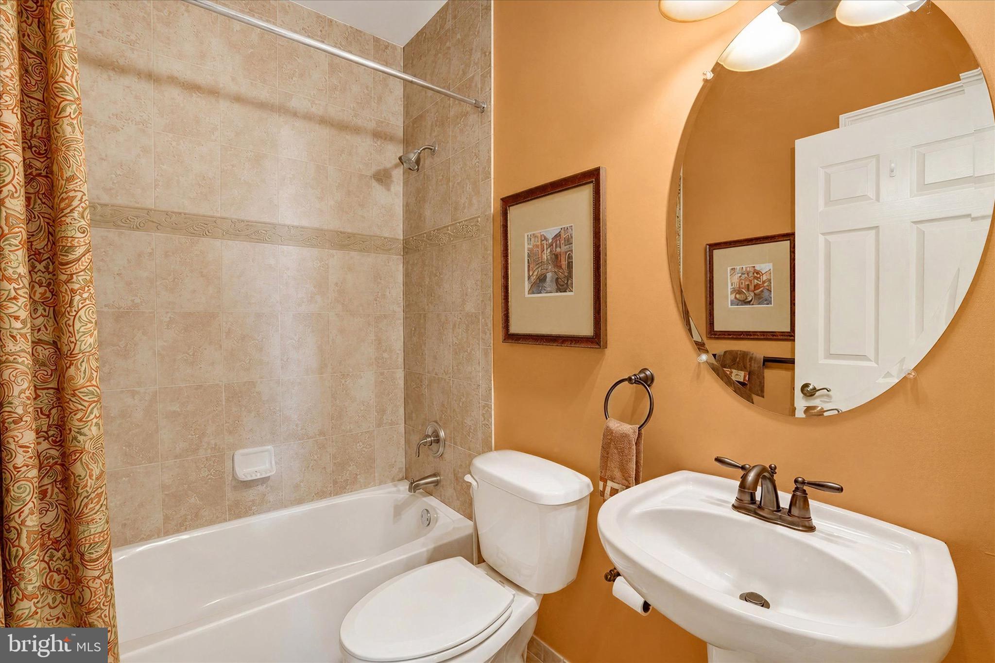 VILLAS OF NEWTOWN - Residential