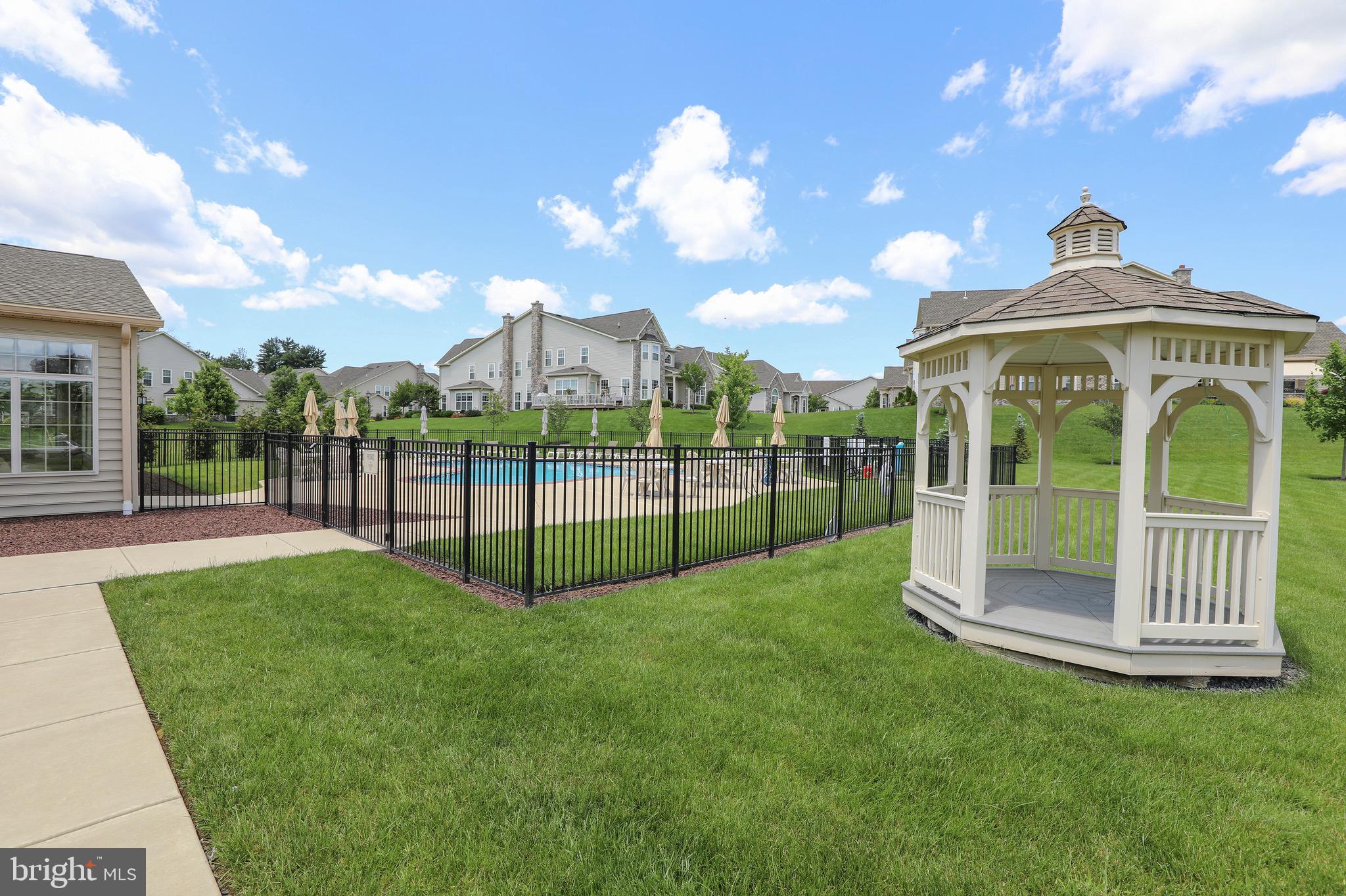 VILLAS OF NEWTOWN - Residential