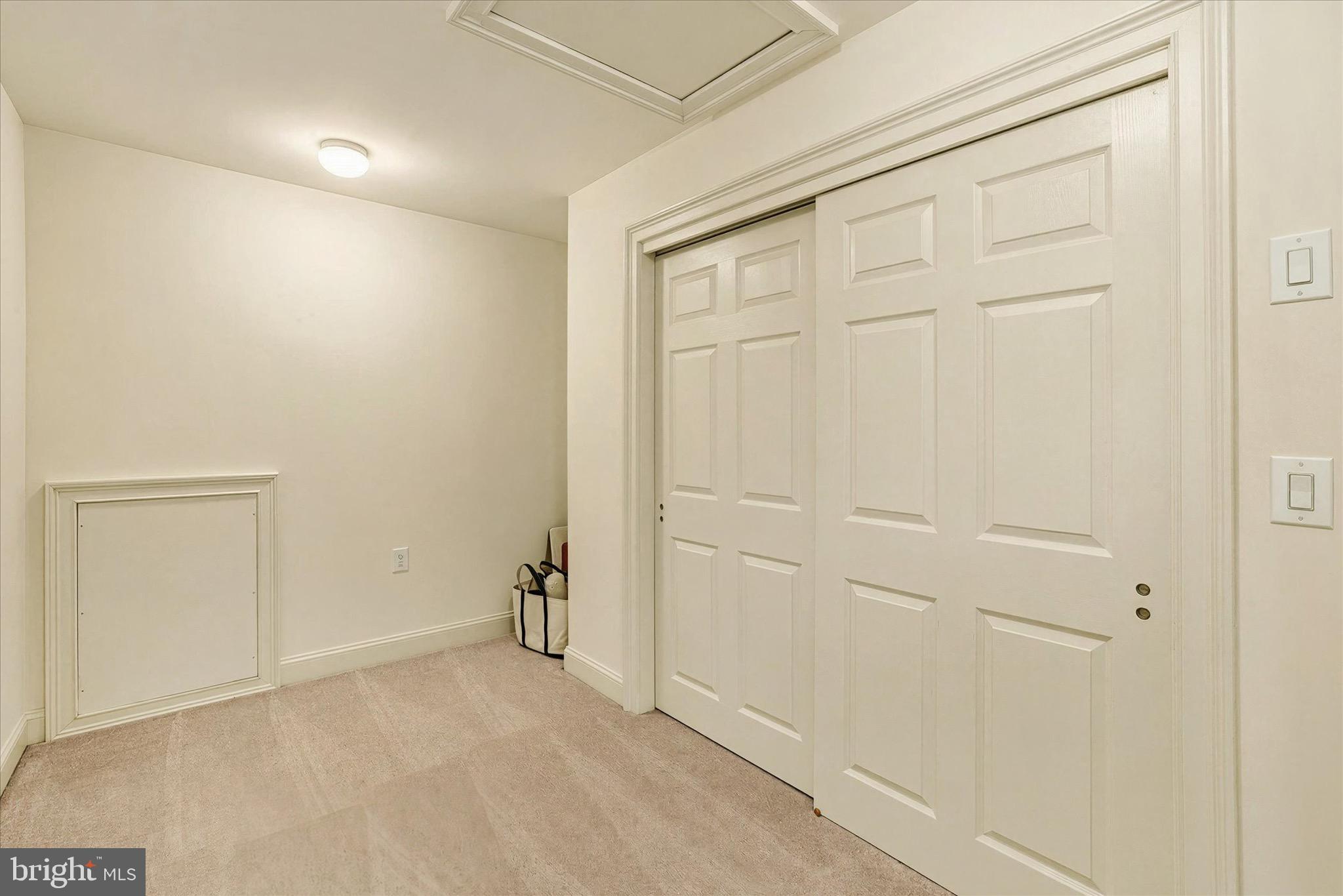 VILLAS OF NEWTOWN - Residential
