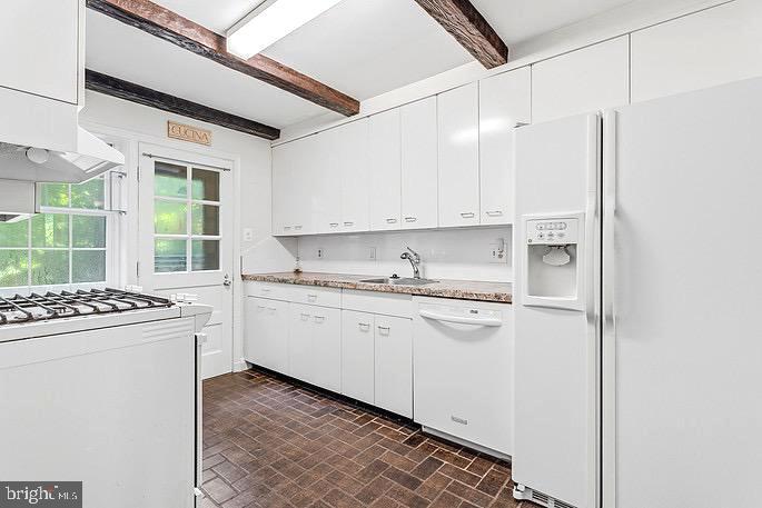 SOUTHLAND HILLS - Residential