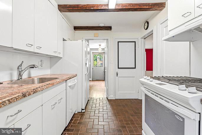 SOUTHLAND HILLS - Residential