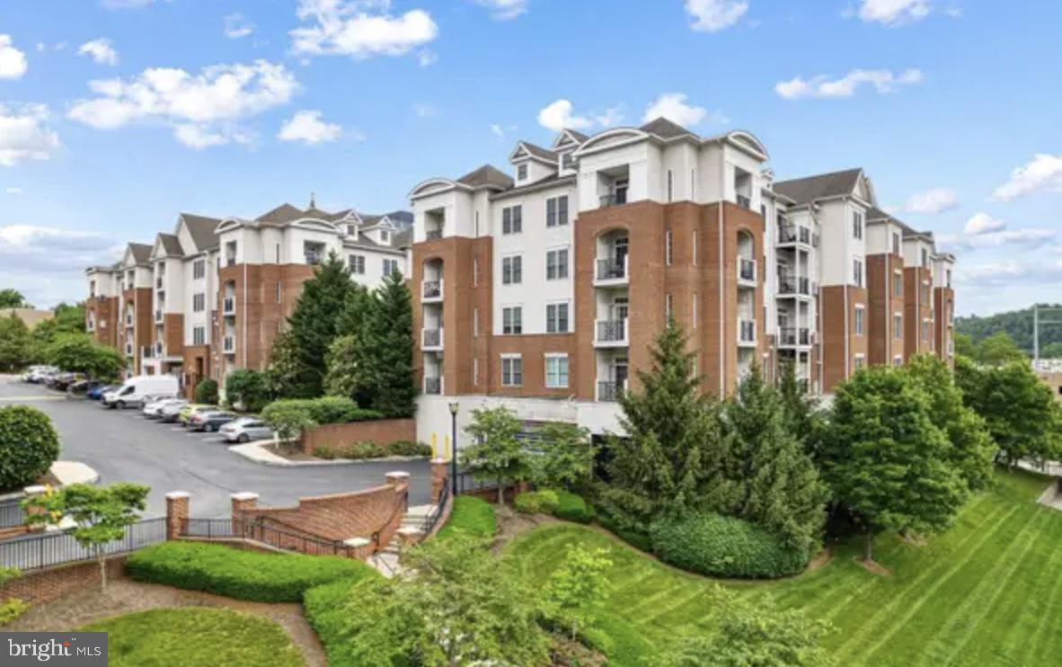 THE GRANDE AT RIVERVIEW - Residential