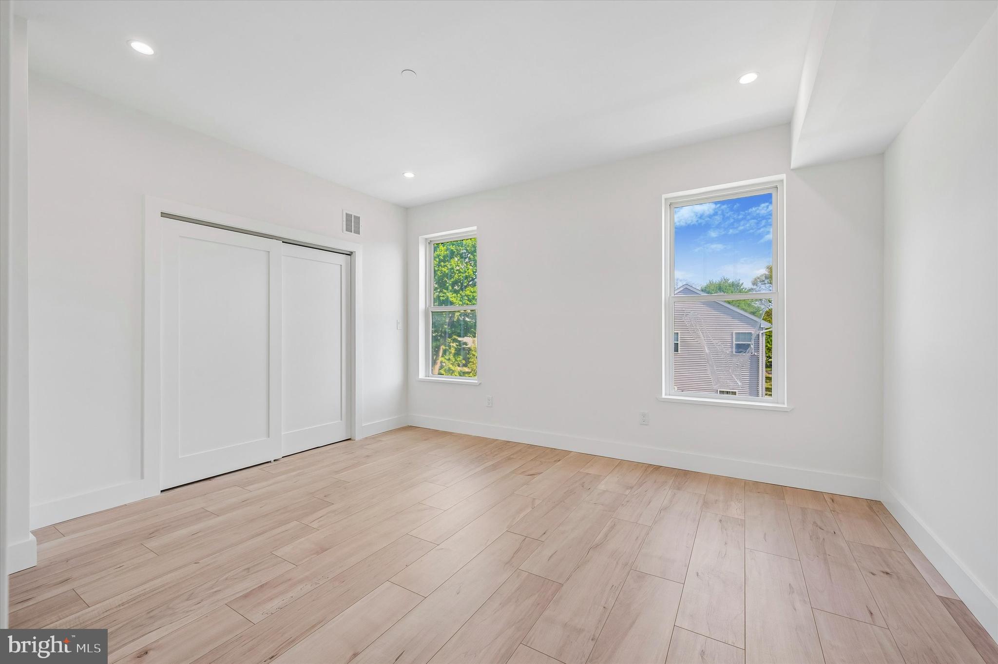 ROXBOROUGH - Residential