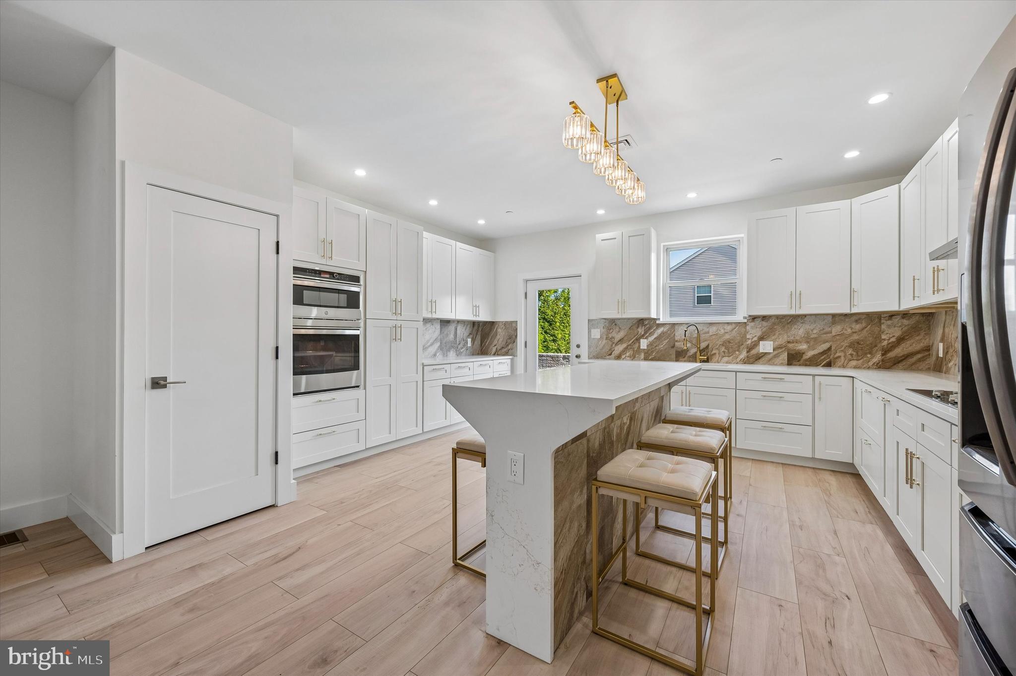 ROXBOROUGH - Residential