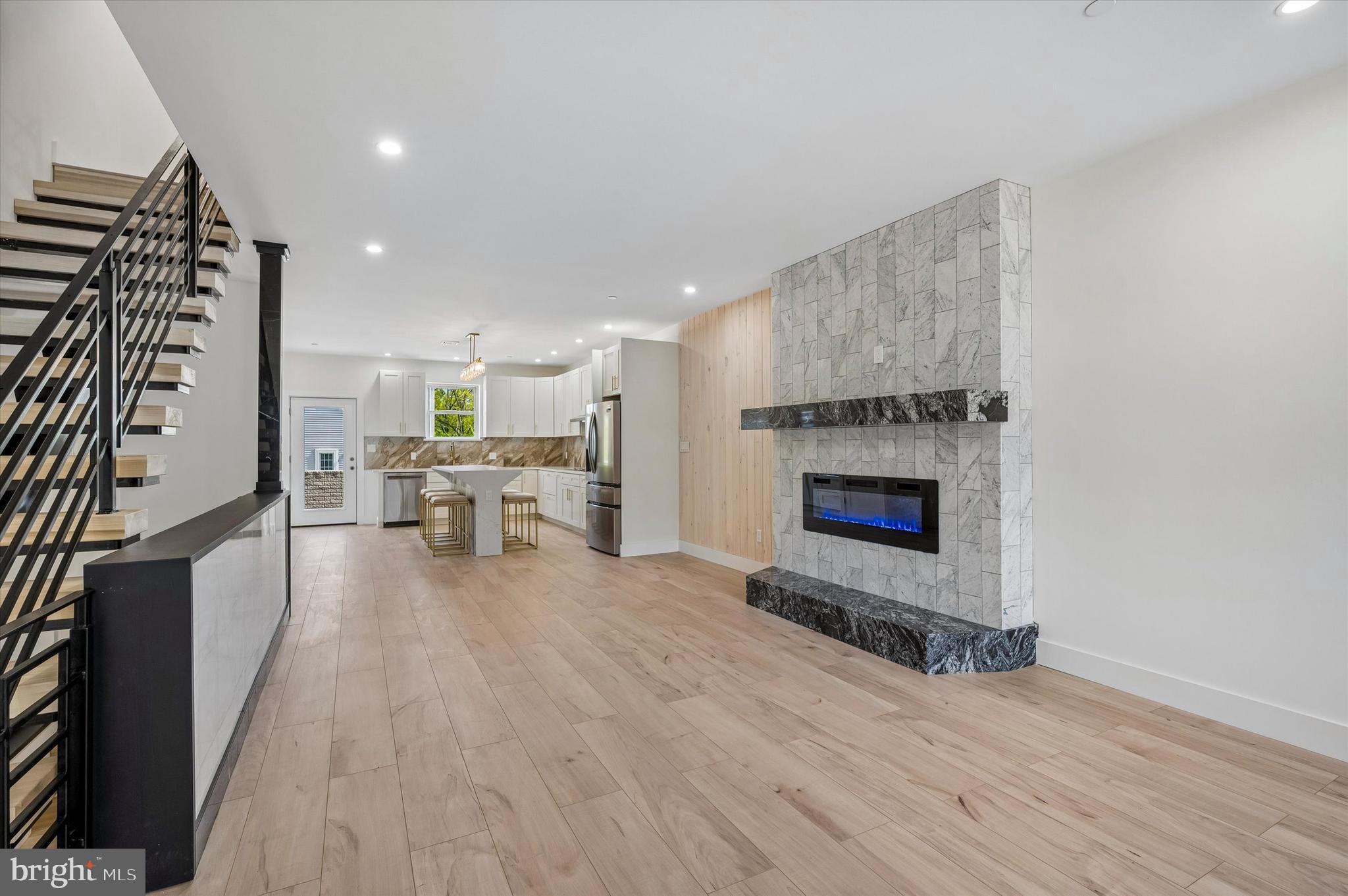 ROXBOROUGH - Residential