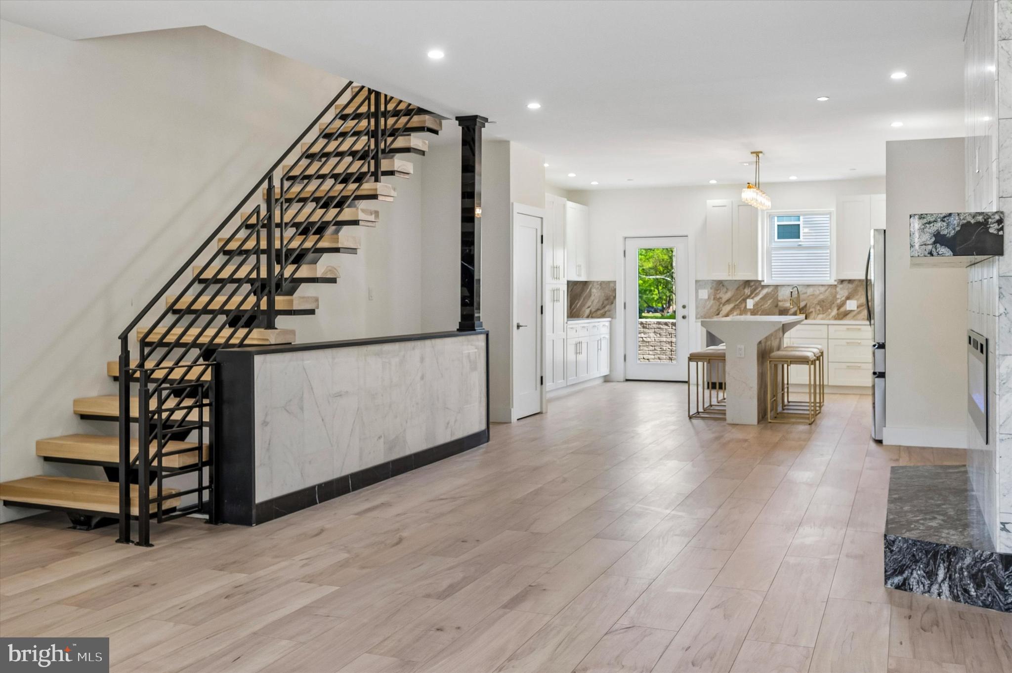 ROXBOROUGH - Residential