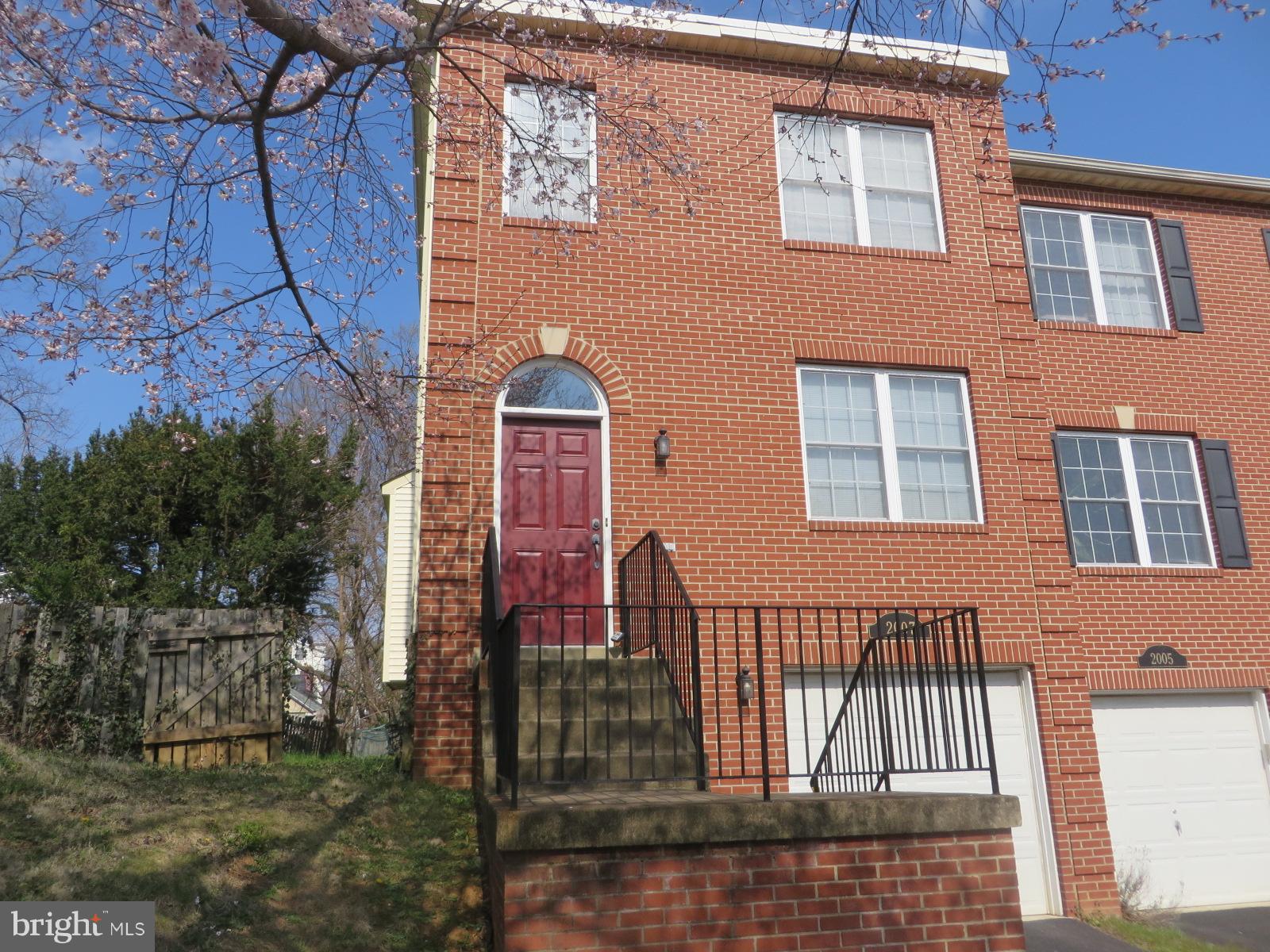 Bank Owned *** VACANT and may now be shown ALL DAYS !!!   AUCTION SALE with 5% AUCTION Premium at closing ***Great North Arlington location only minutes to METRO, shopping, restaurants, Ballston, and DC. Home needs updating but has great space and Master suite with jetted soaking tub and separate shower. Walk out lower level to private fenced rear yard and a one car front entry garage.