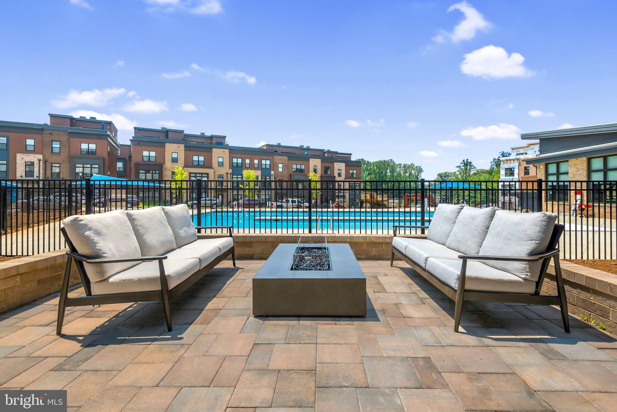 TOWER OAKS - Residential