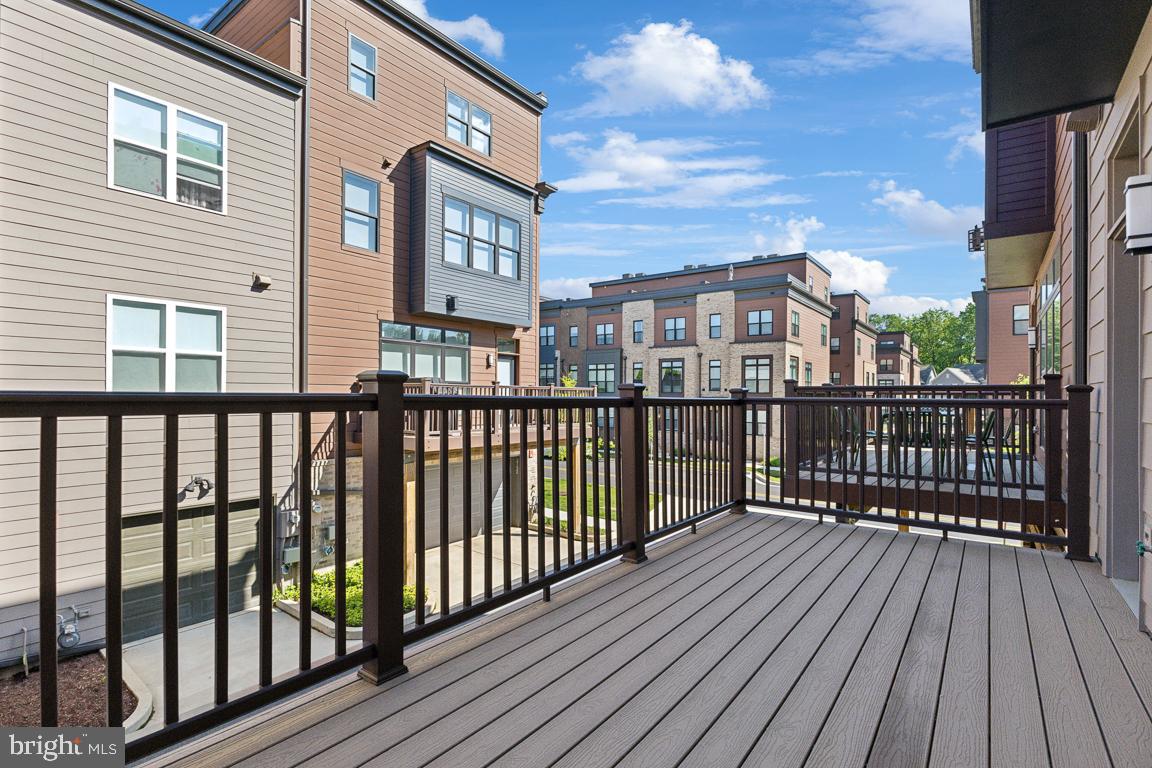 TOWER OAKS - Residential