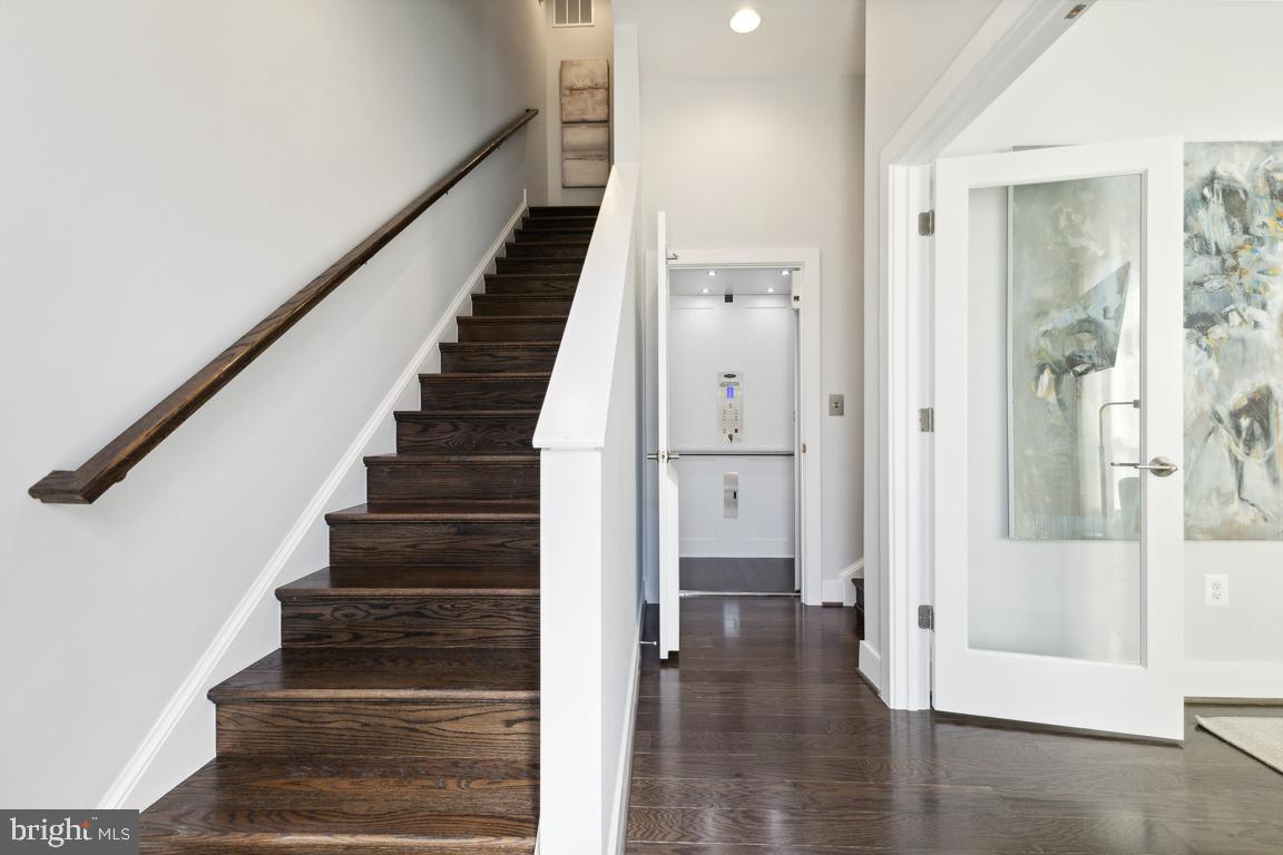 TOWER OAKS - Residential