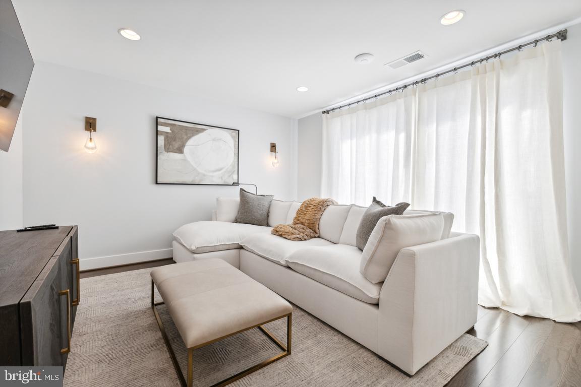 TOWER OAKS - Residential