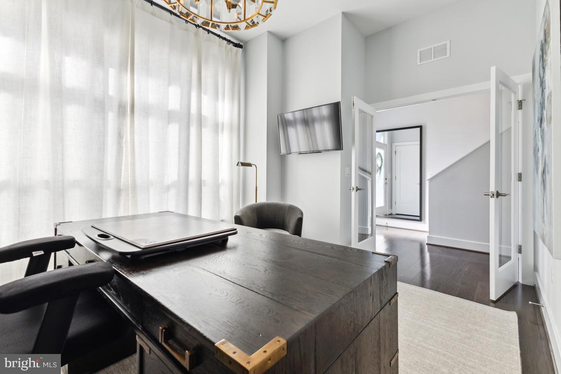 TOWER OAKS - Residential