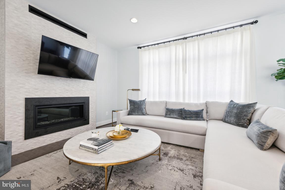 TOWER OAKS - Residential