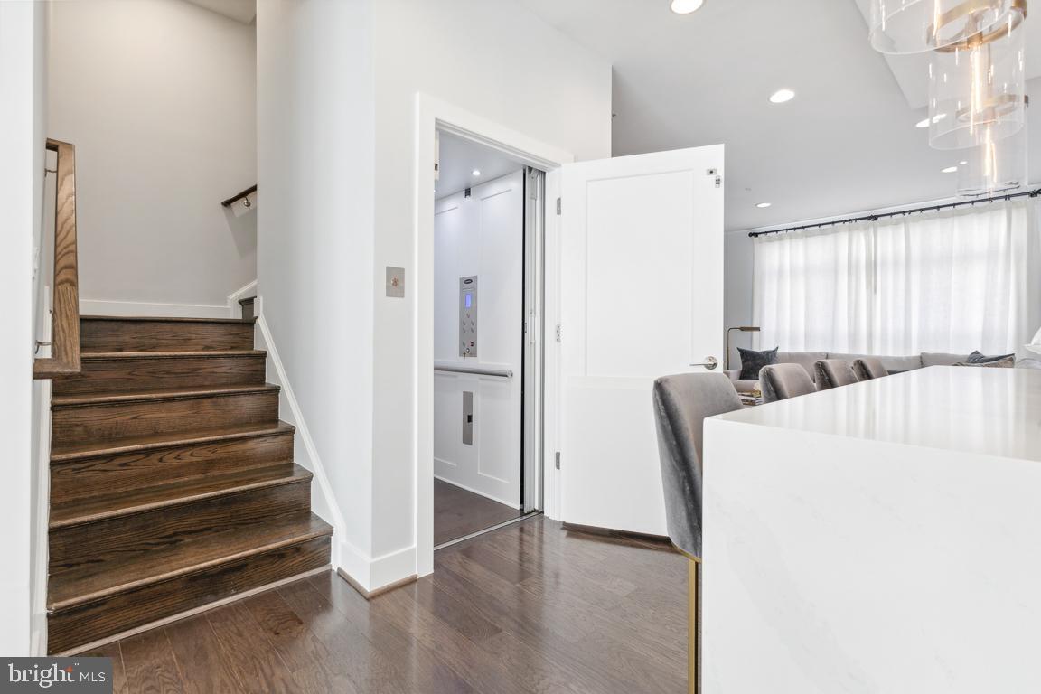 TOWER OAKS - Residential