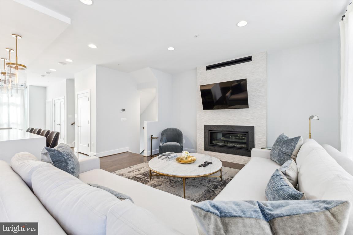 TOWER OAKS - Residential