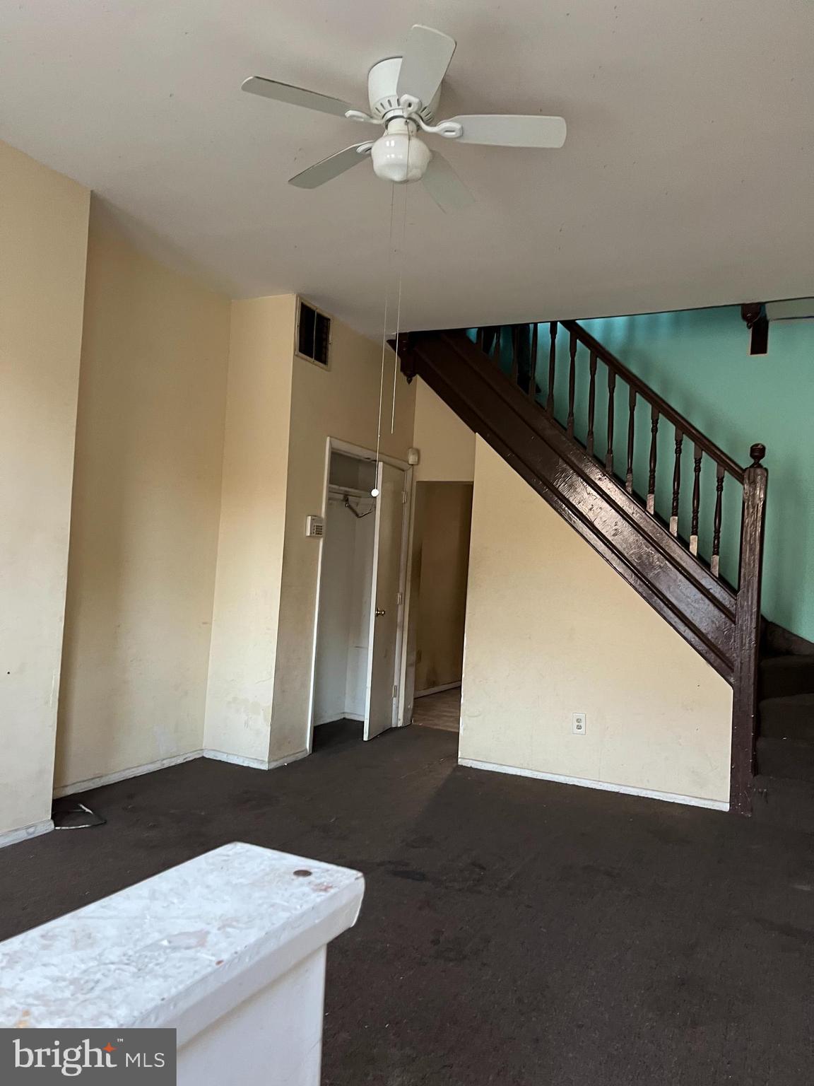 Great investment opportunity in Carollton Ridge! Home has unique details that could use some updating to bring out its beauty. Close to 95! 15 minutes to downtown.