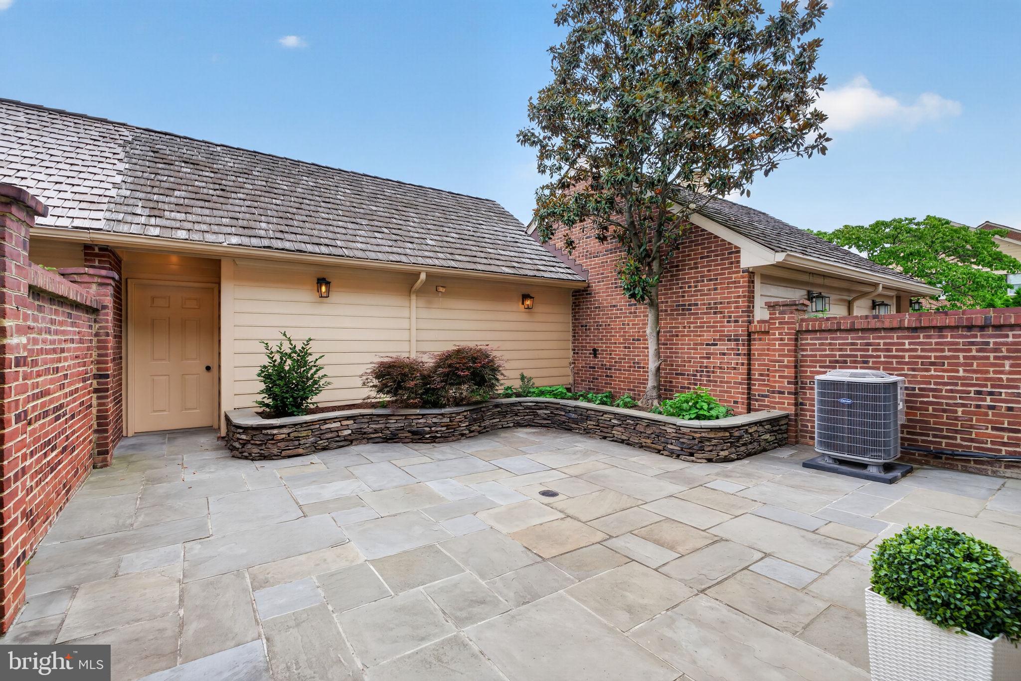 INGLESIDE - Residential