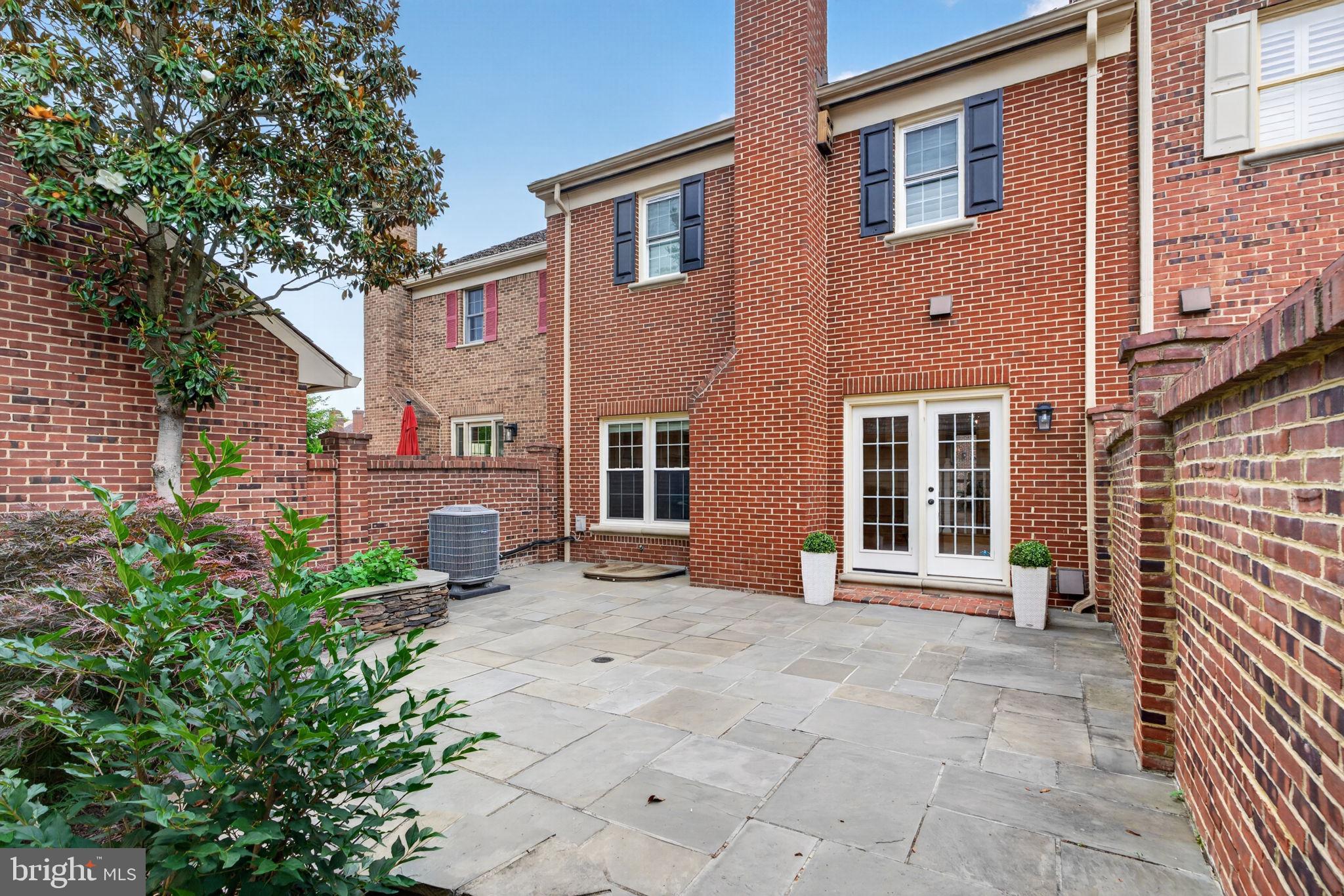 INGLESIDE - Residential
