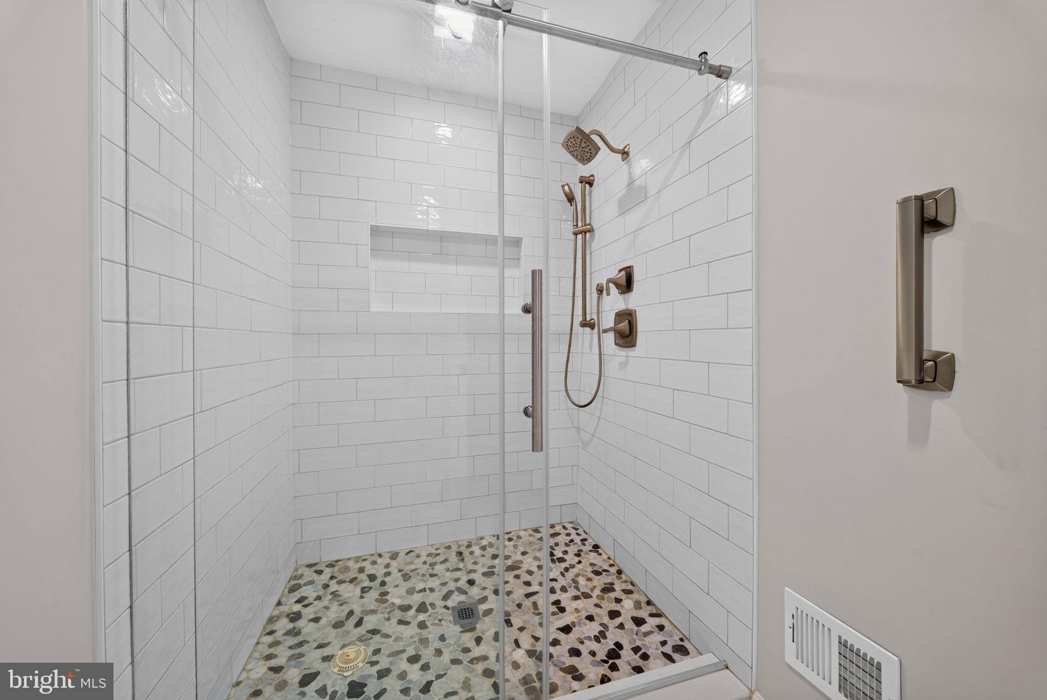 INGLESIDE - Residential