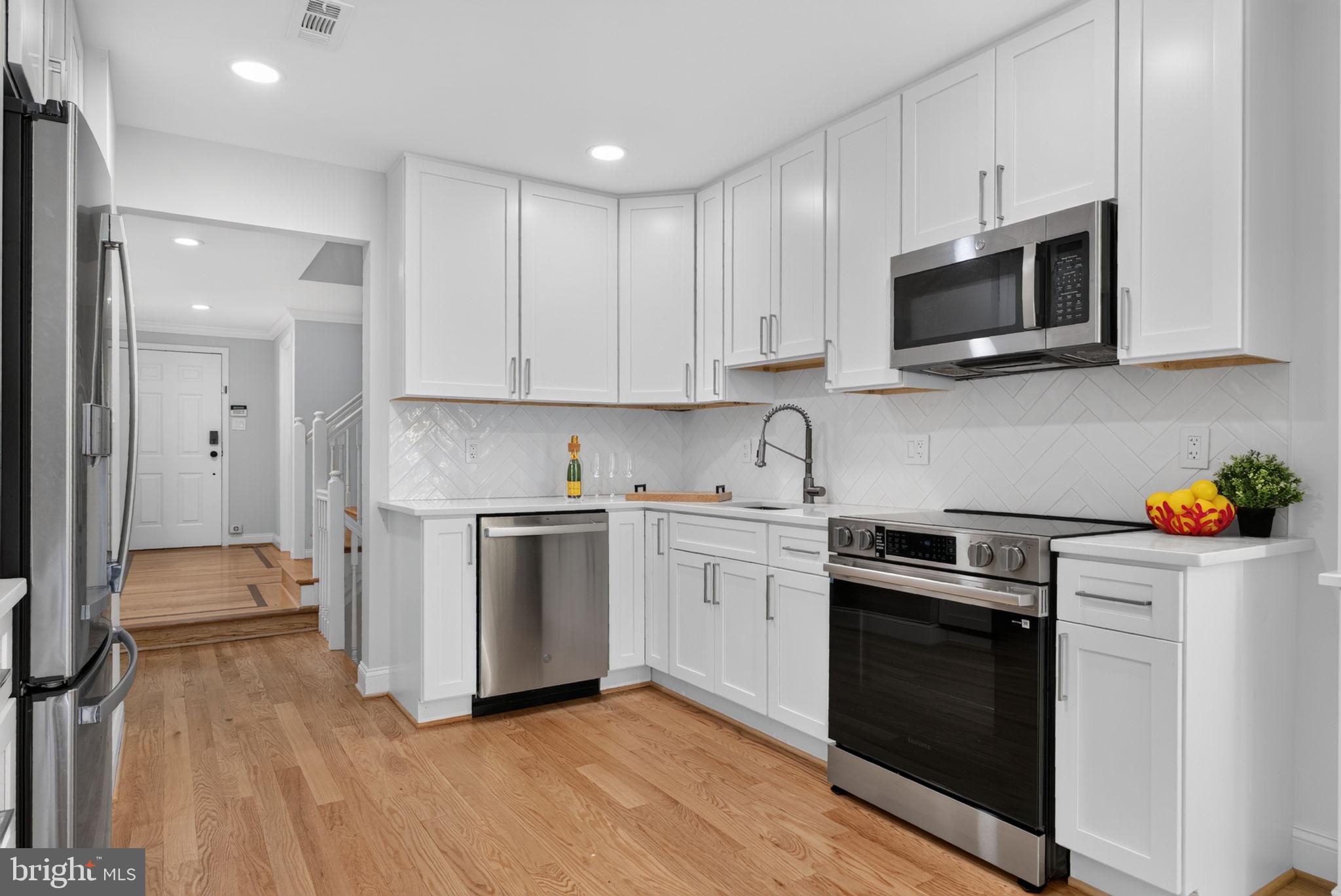 INGLESIDE - Residential