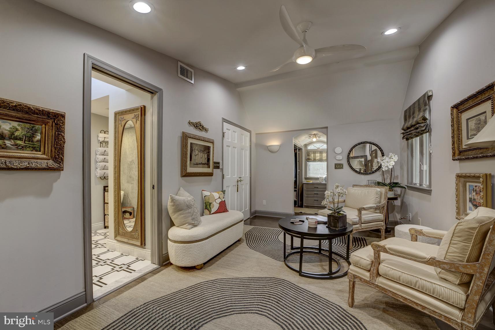 BUCKNELL MANOR - Residential