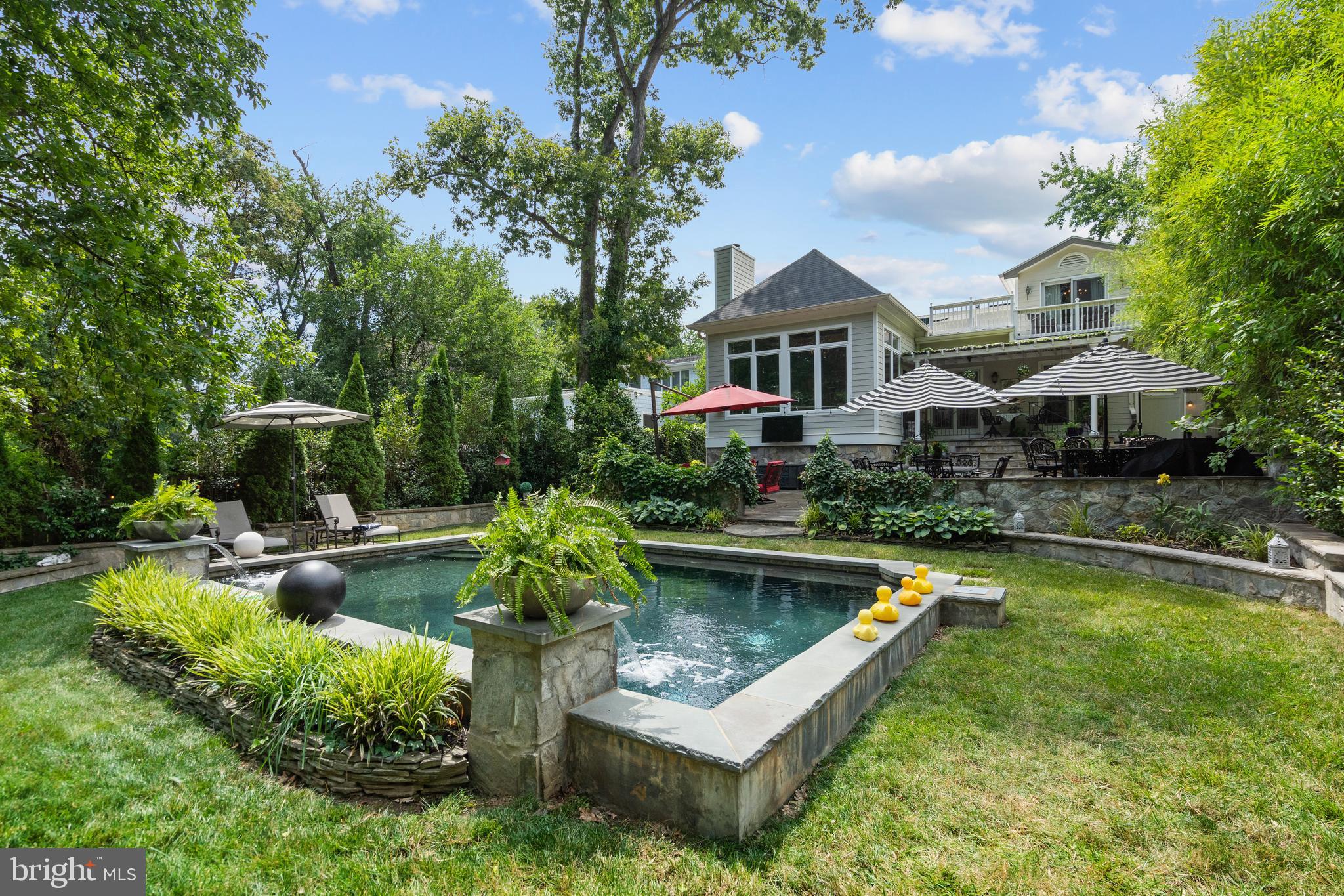 BUCKNELL MANOR - Residential