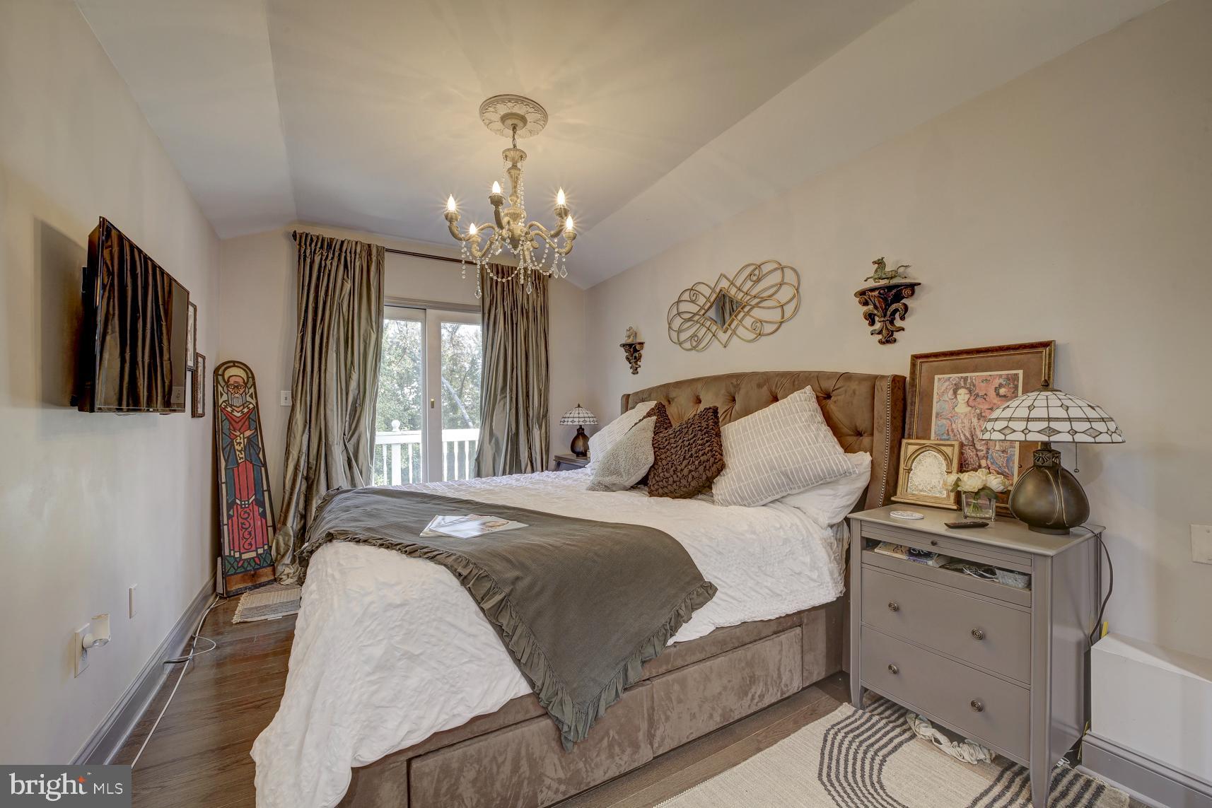 BUCKNELL MANOR - Residential