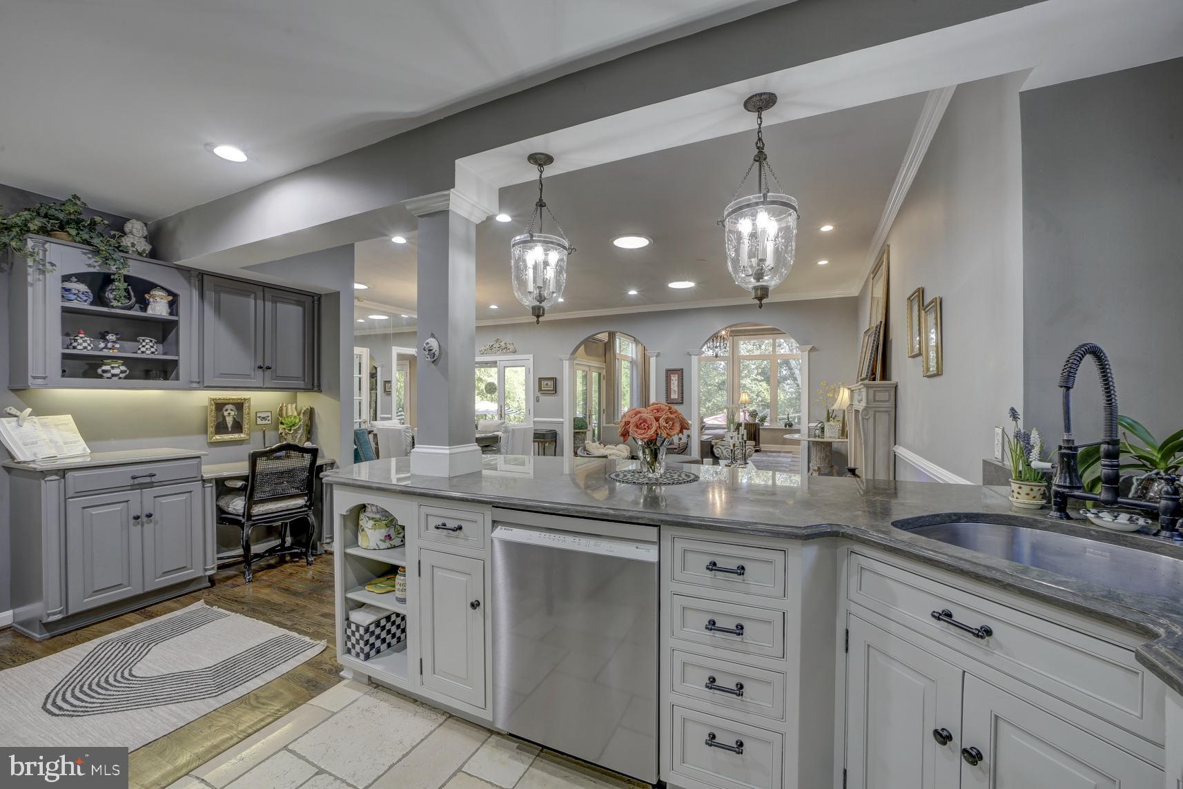 BUCKNELL MANOR - Residential