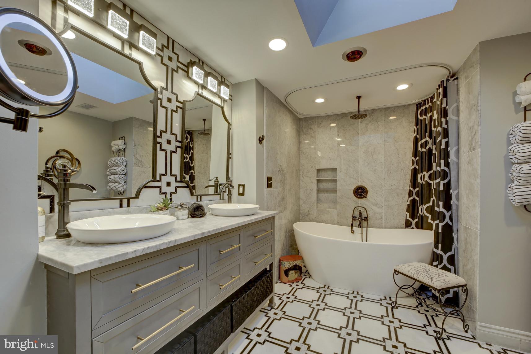 BUCKNELL MANOR - Residential