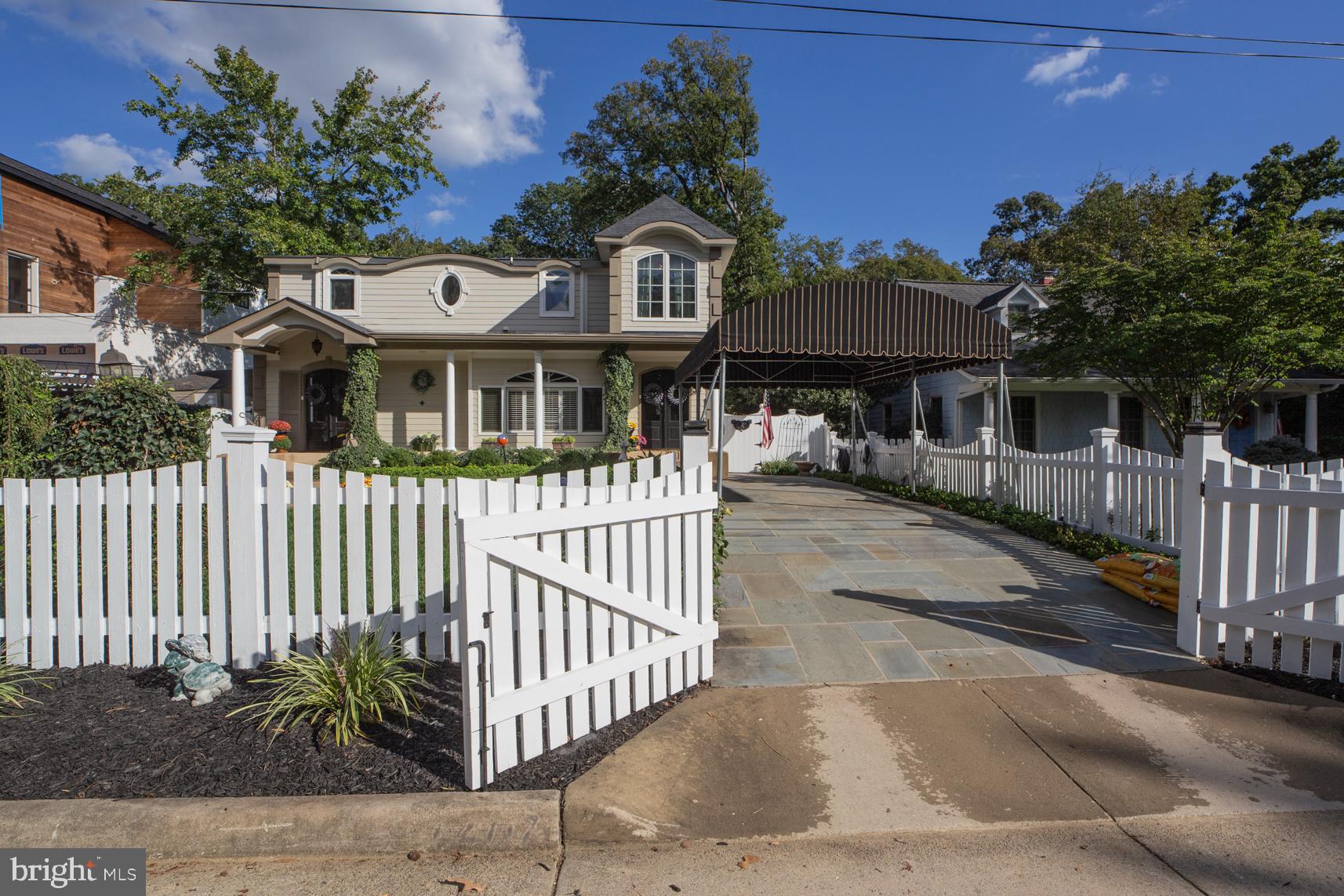 BUCKNELL MANOR - Residential