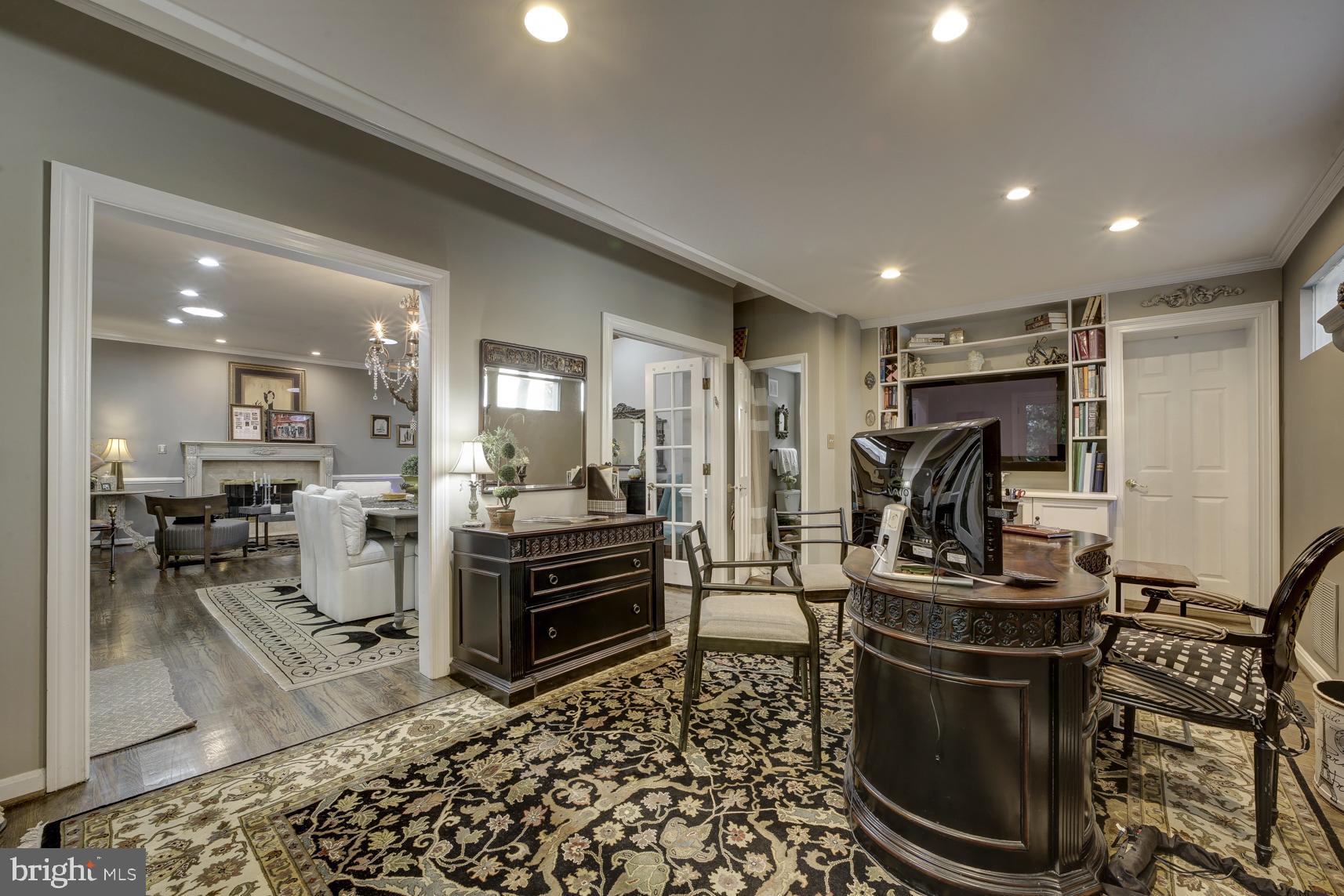 BUCKNELL MANOR - Residential