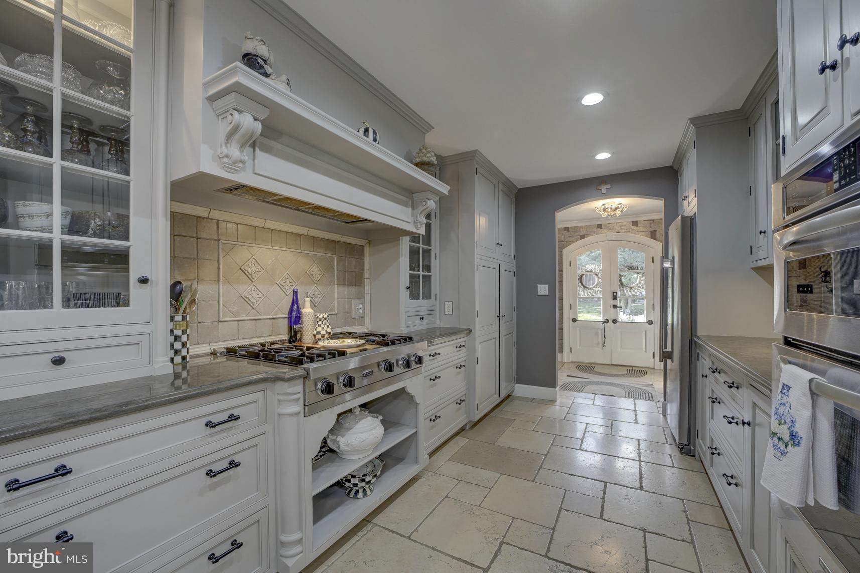 BUCKNELL MANOR - Residential