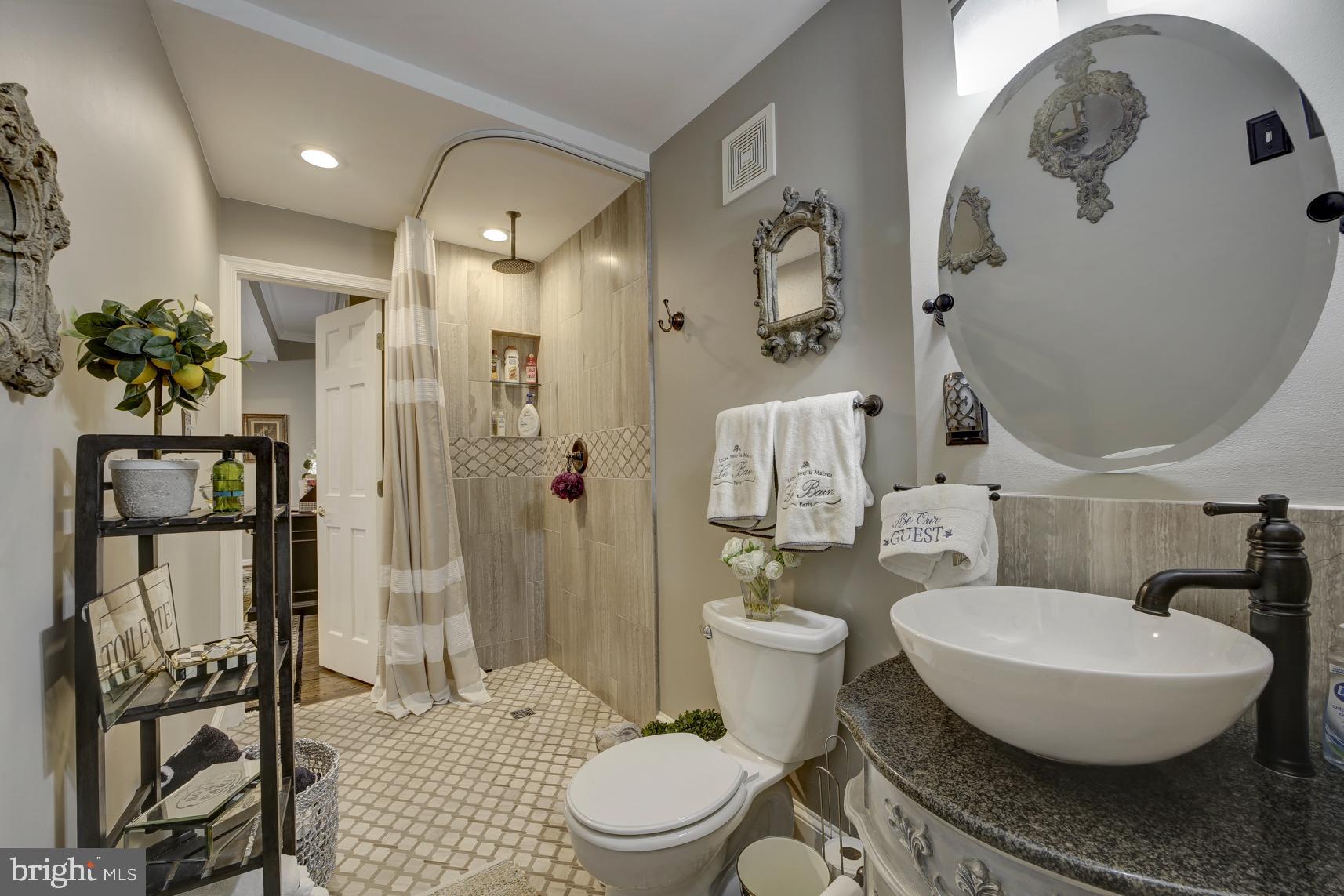 BUCKNELL MANOR - Residential