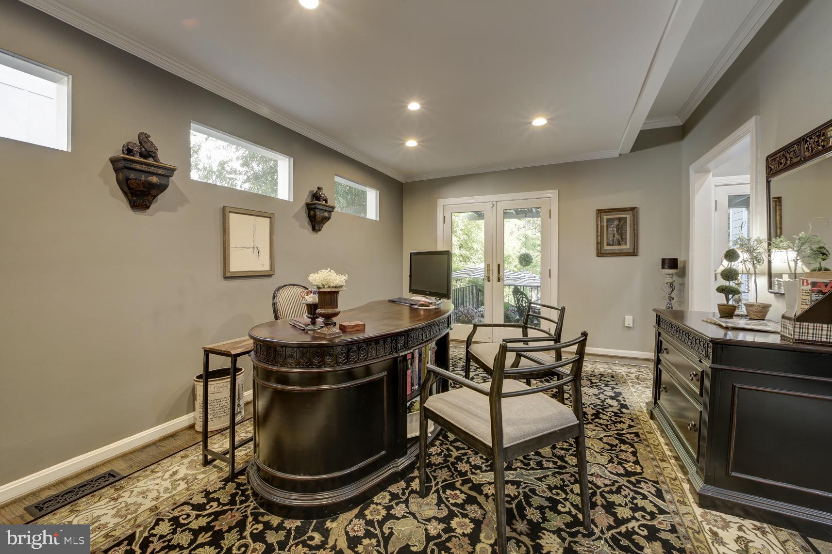 BUCKNELL MANOR - Residential