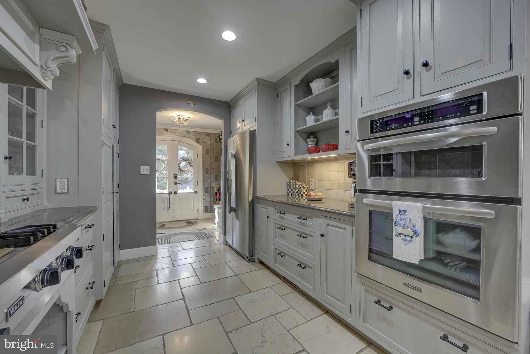 BUCKNELL MANOR - Residential