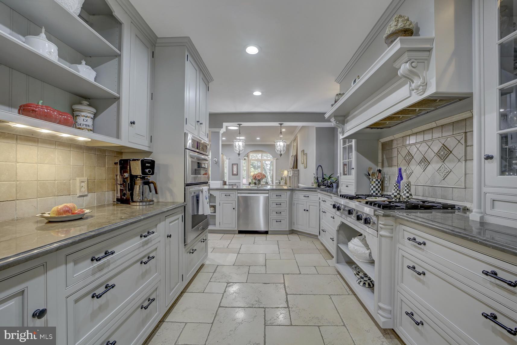BUCKNELL MANOR - Residential