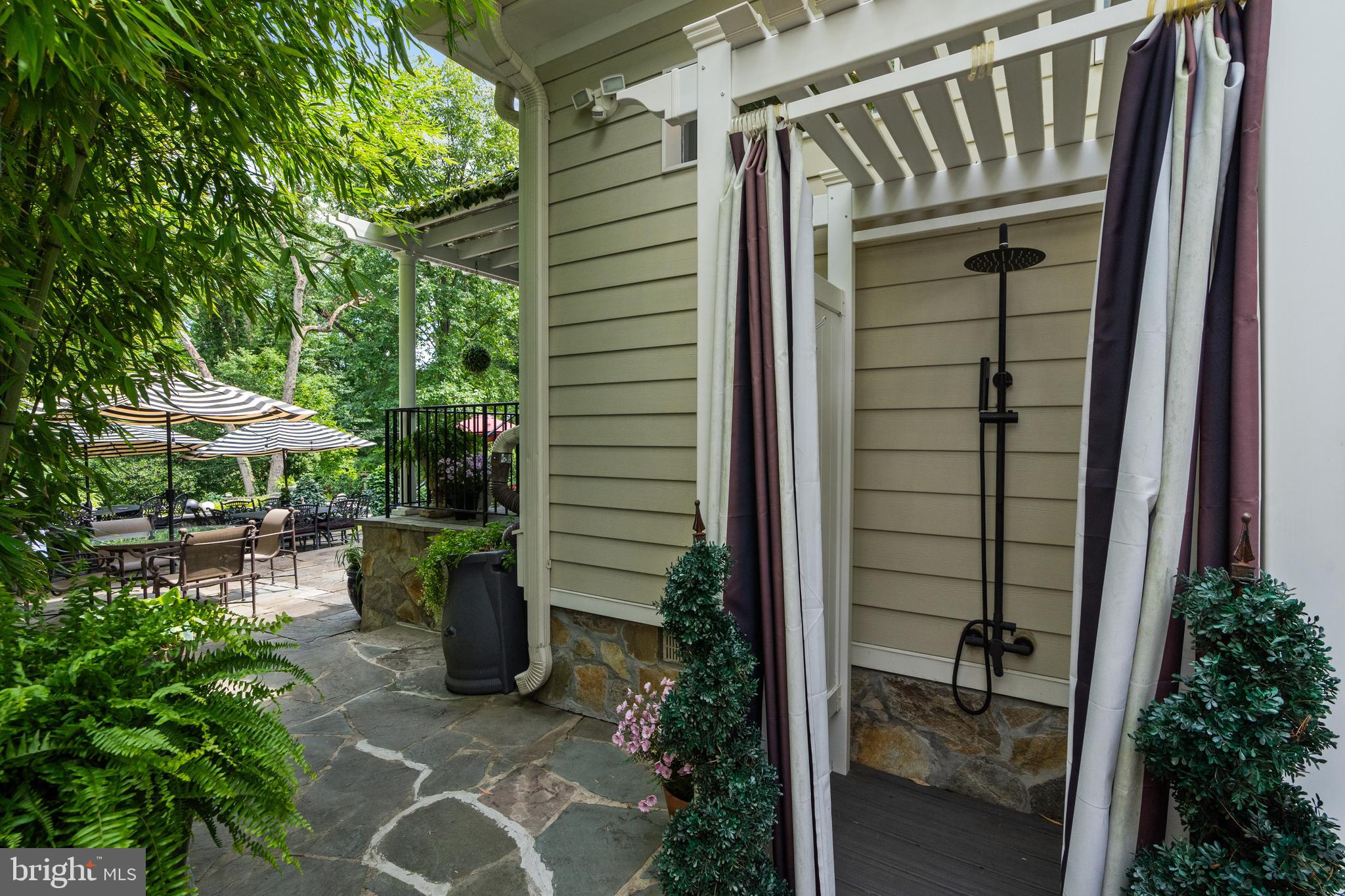 BUCKNELL MANOR - Residential