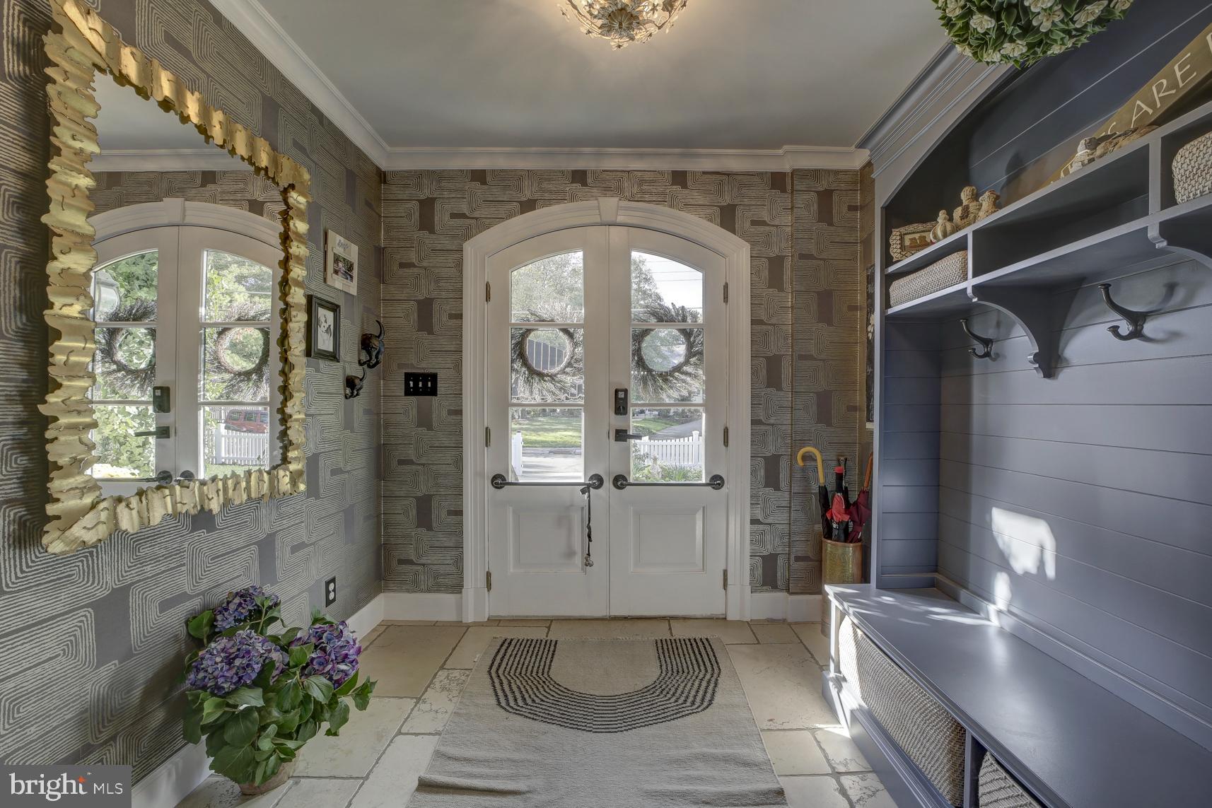 BUCKNELL MANOR - Residential