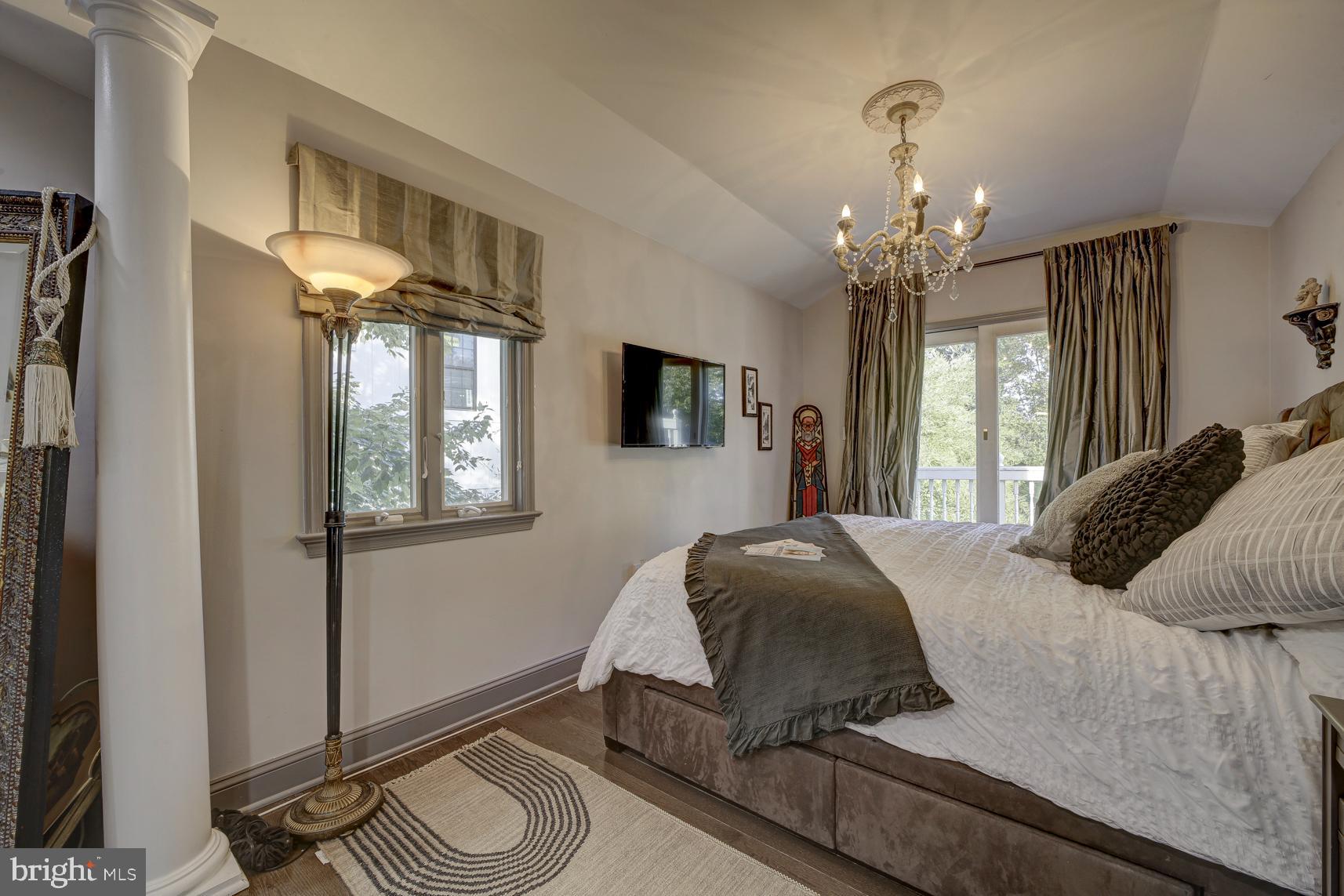 BUCKNELL MANOR - Residential