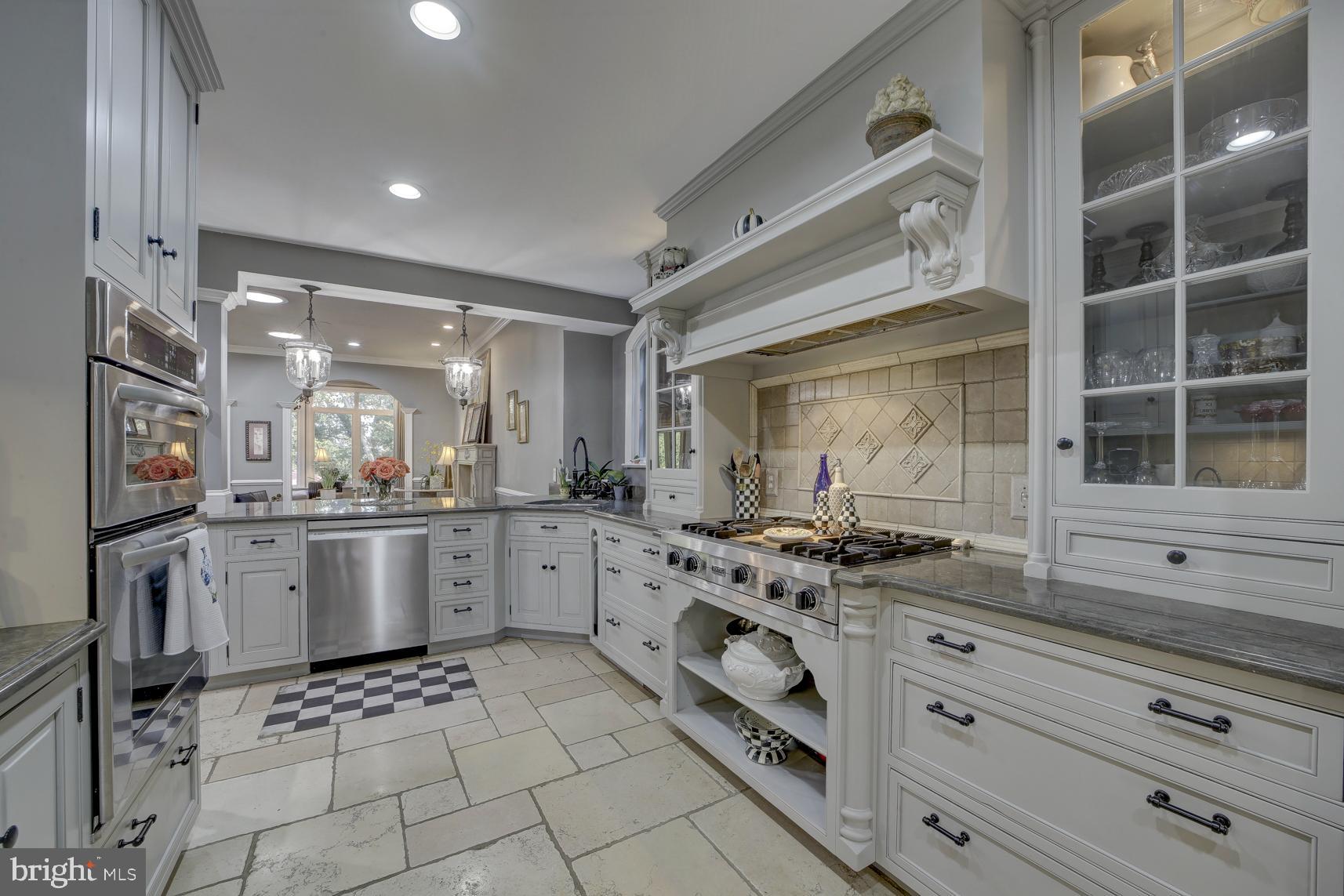 BUCKNELL MANOR - Residential
