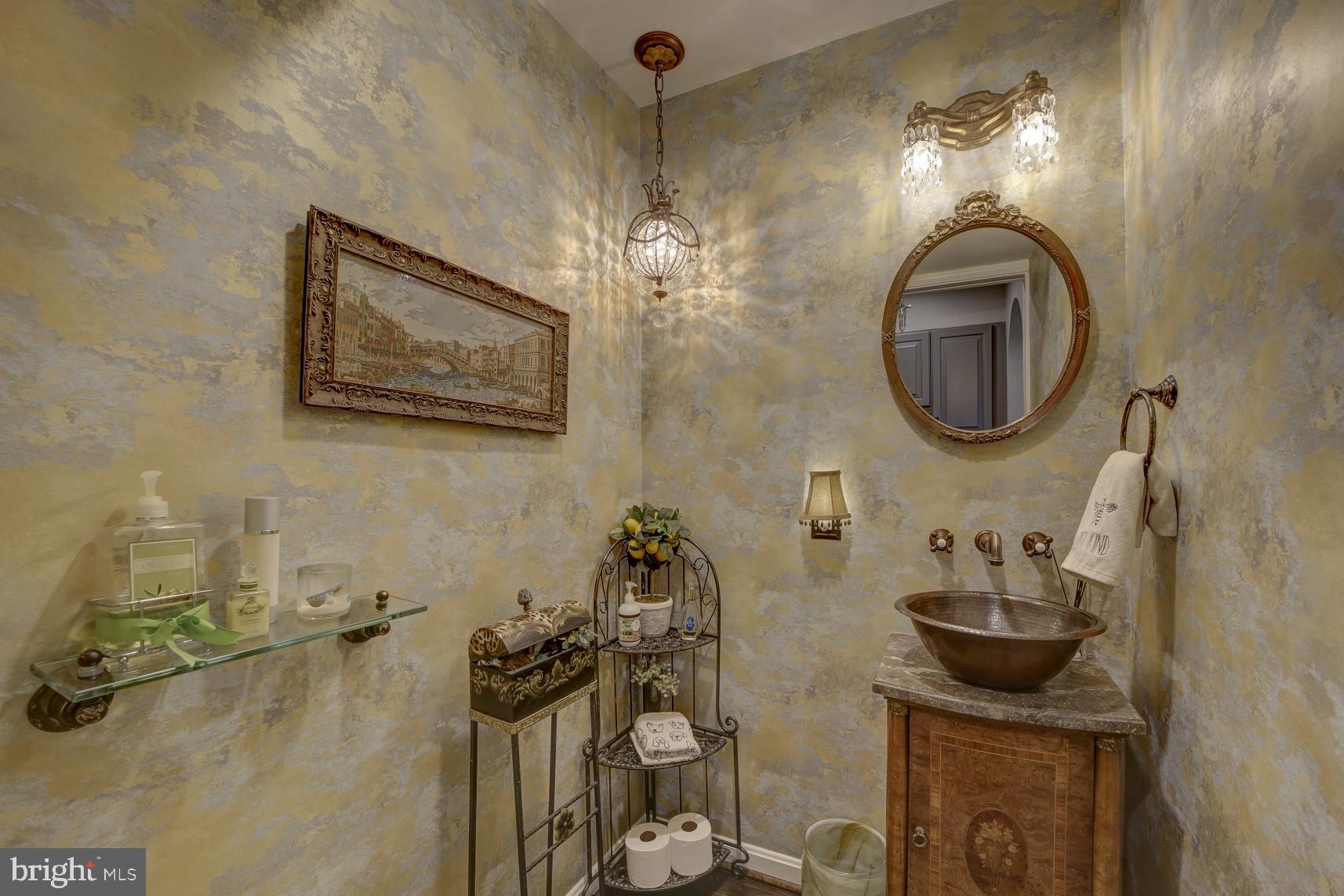 BUCKNELL MANOR - Residential