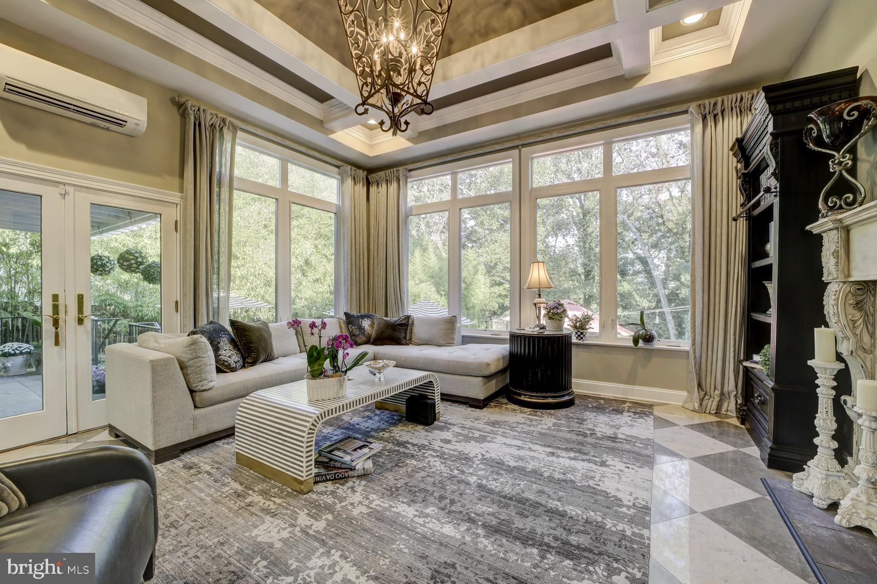 BUCKNELL MANOR - Residential