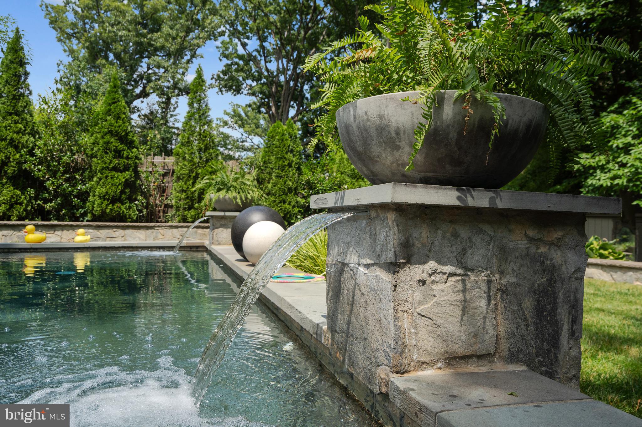 BUCKNELL MANOR - Residential