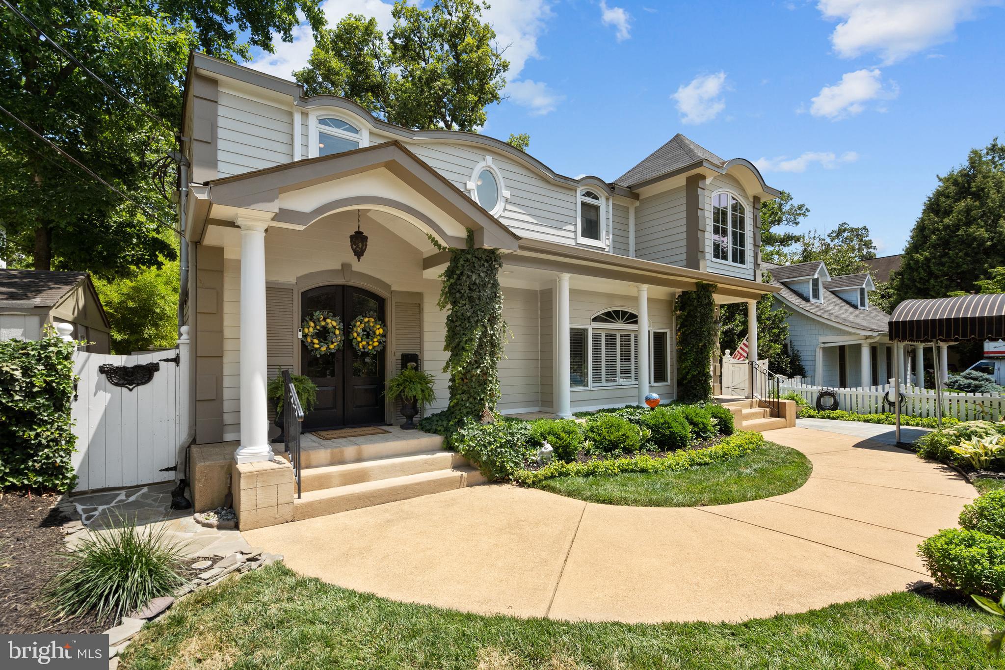 BUCKNELL MANOR - Residential