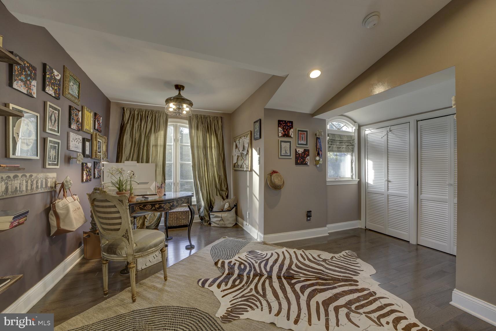 BUCKNELL MANOR - Residential