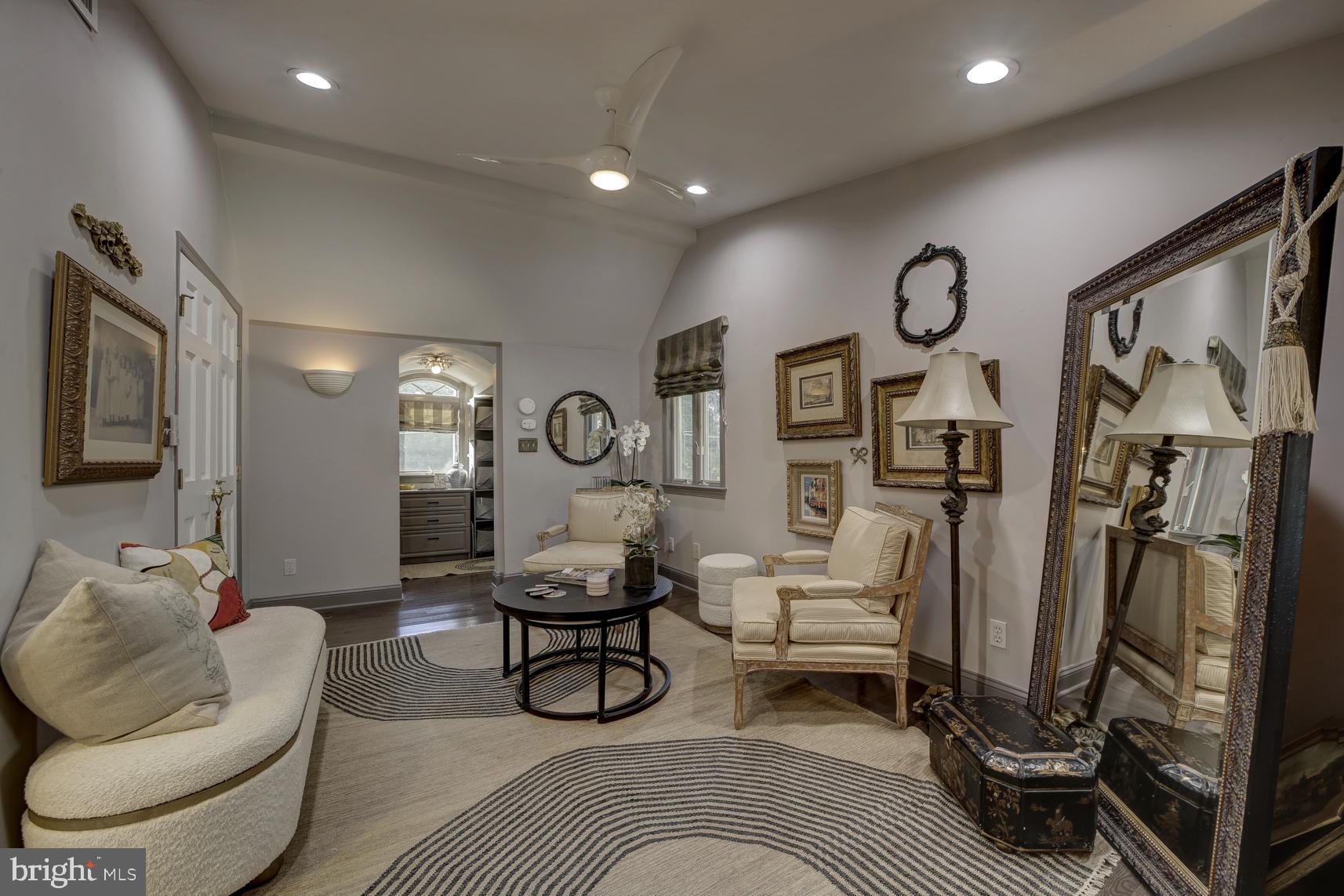 BUCKNELL MANOR - Residential