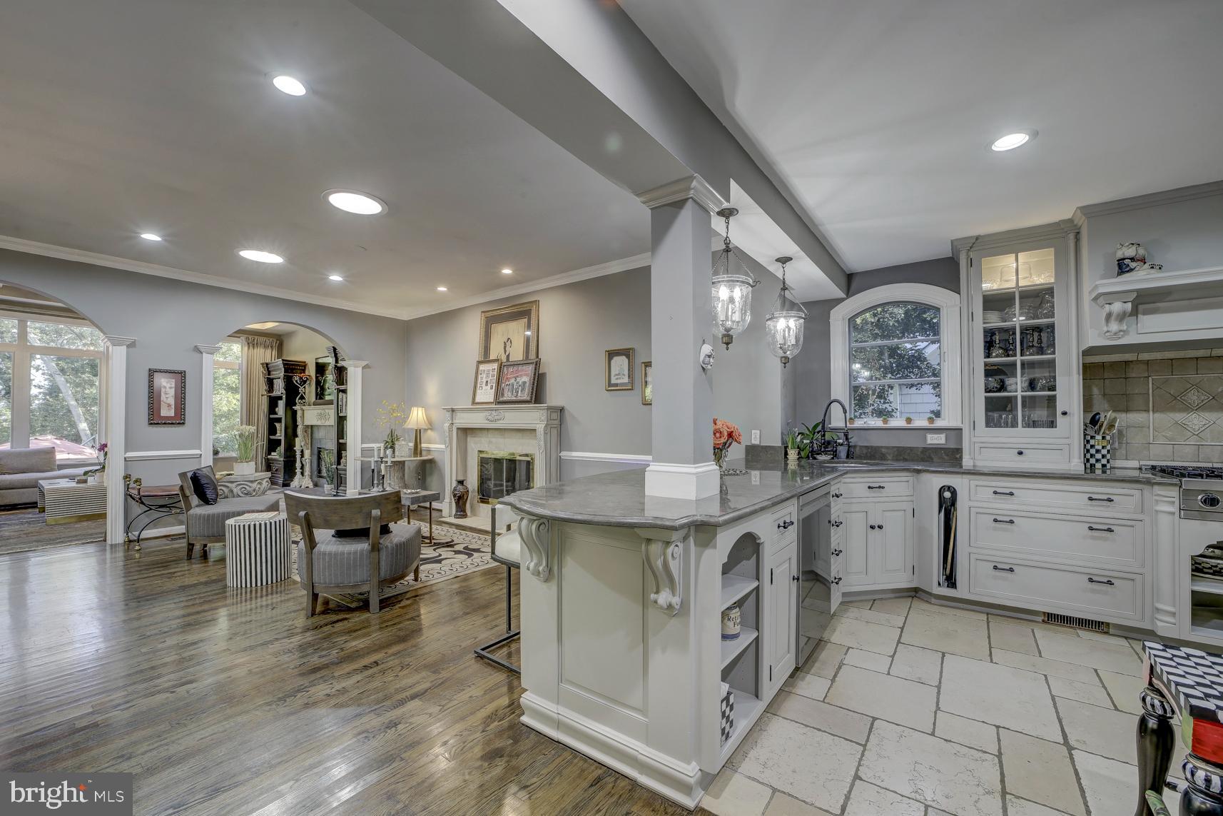 BUCKNELL MANOR - Residential