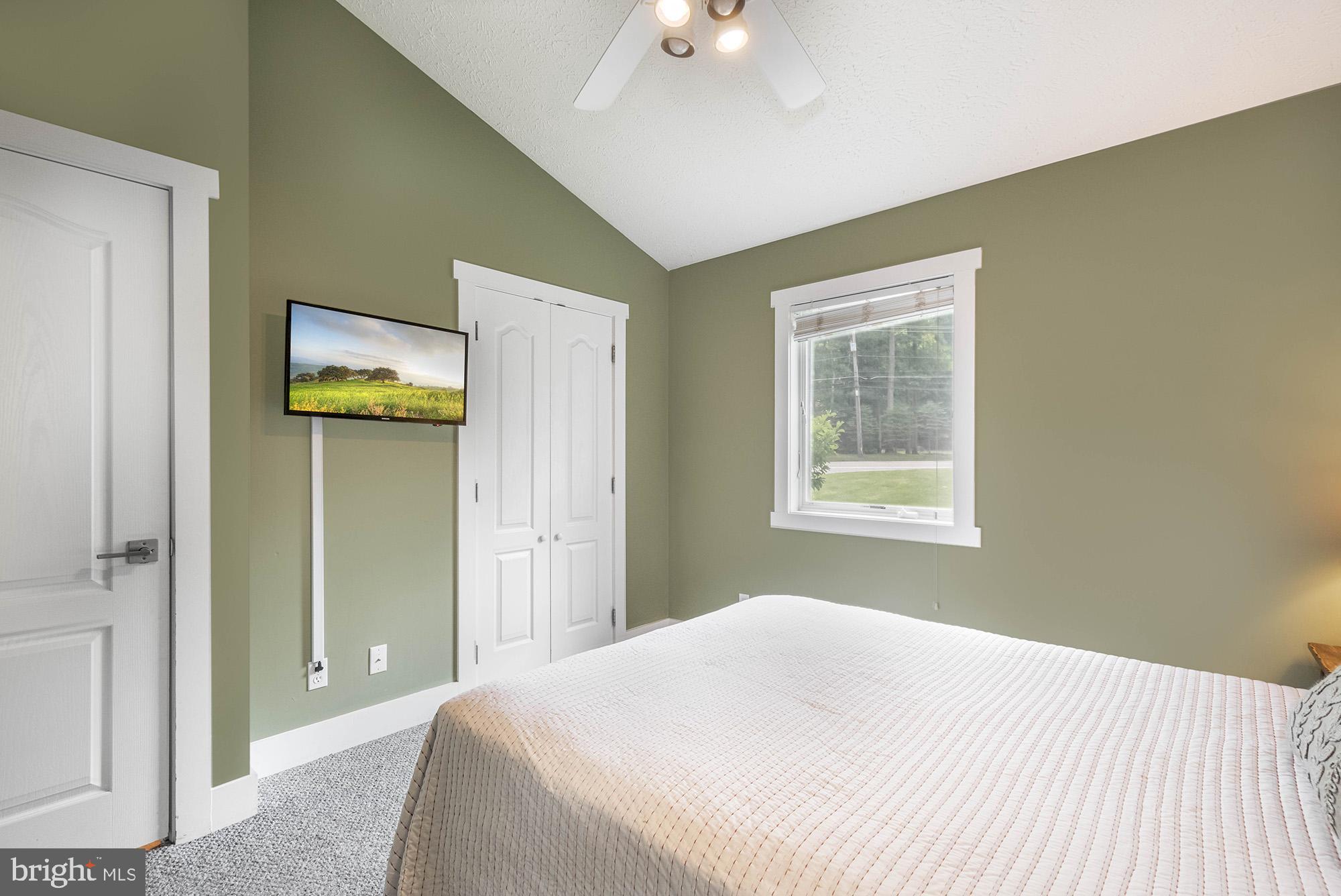 SILVER TREE LANDING - Residential