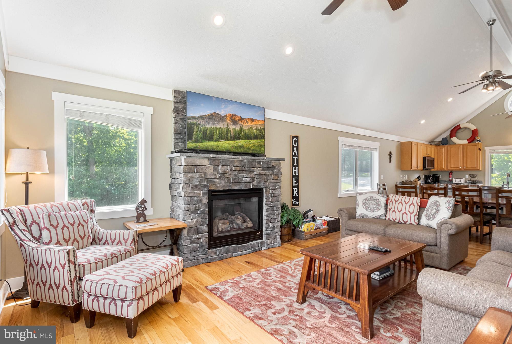SILVER TREE LANDING - Residential