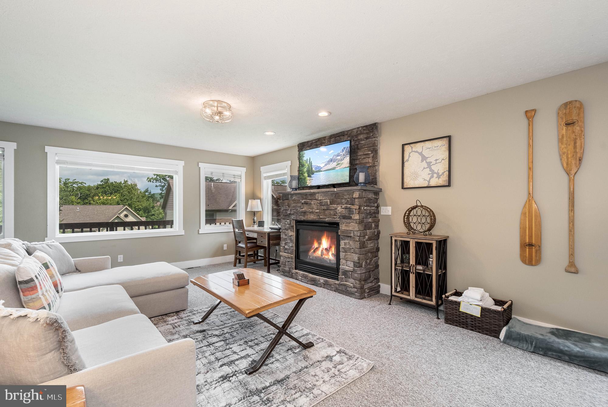 SILVER TREE LANDING - Residential